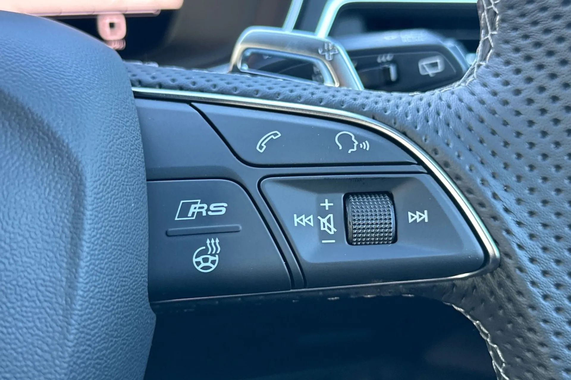 Audi RS4 thumbnail image number 80