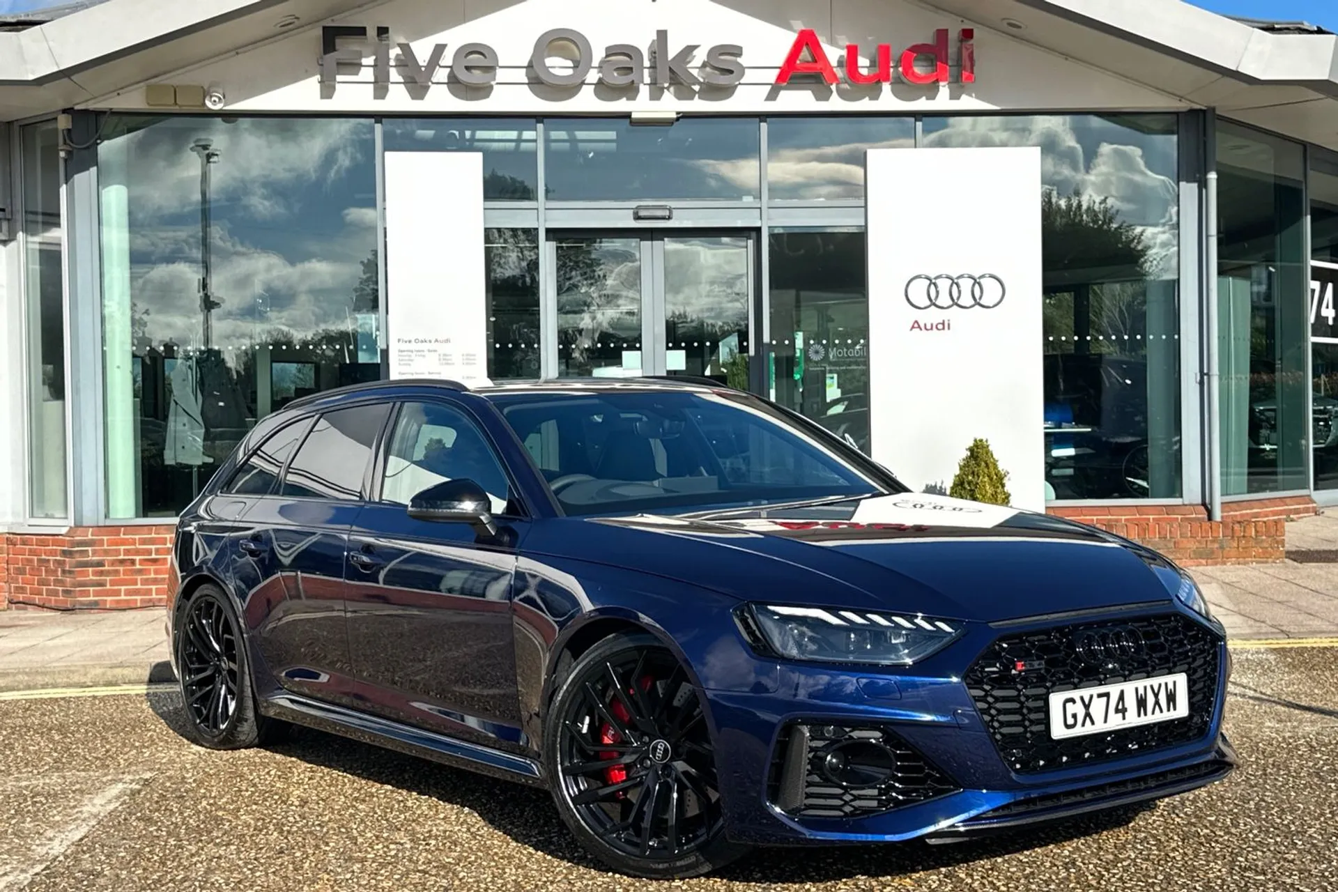 Audi RS4 thumbnail image number 2