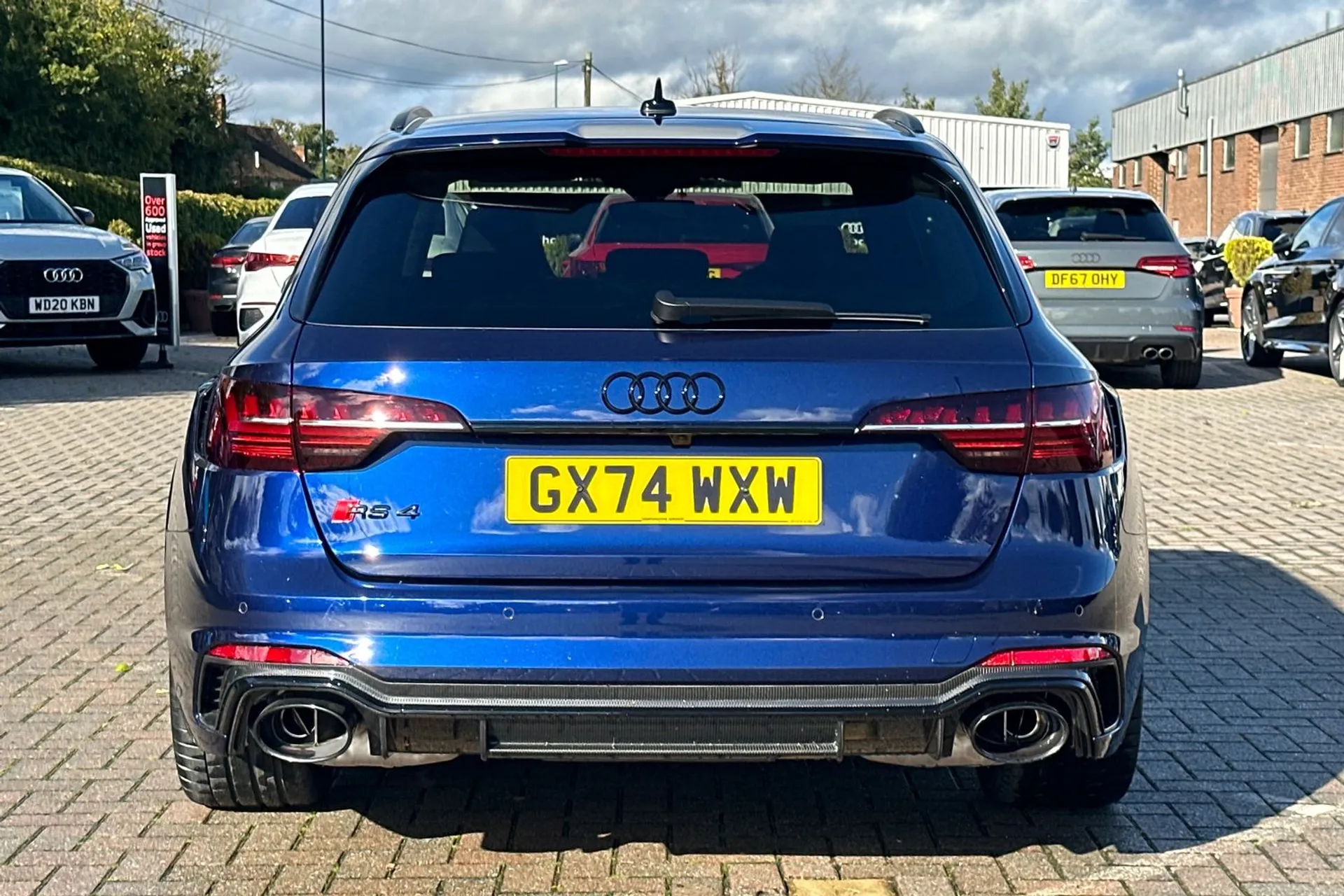 Audi RS4 thumbnail image number 12