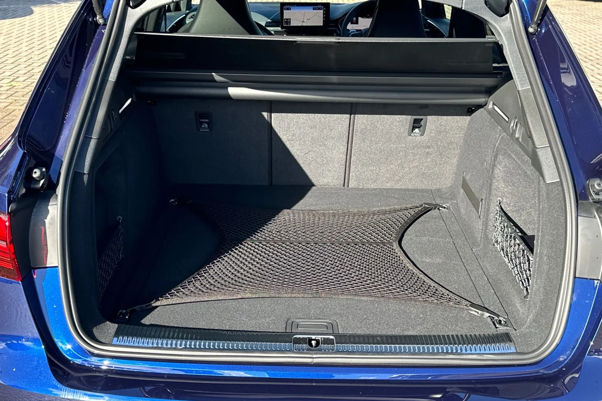 Audi RS4 thumbnail image number 50