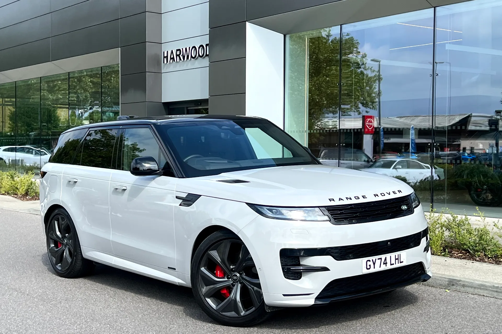 LAND ROVER RANGE ROVER SPORT focused image