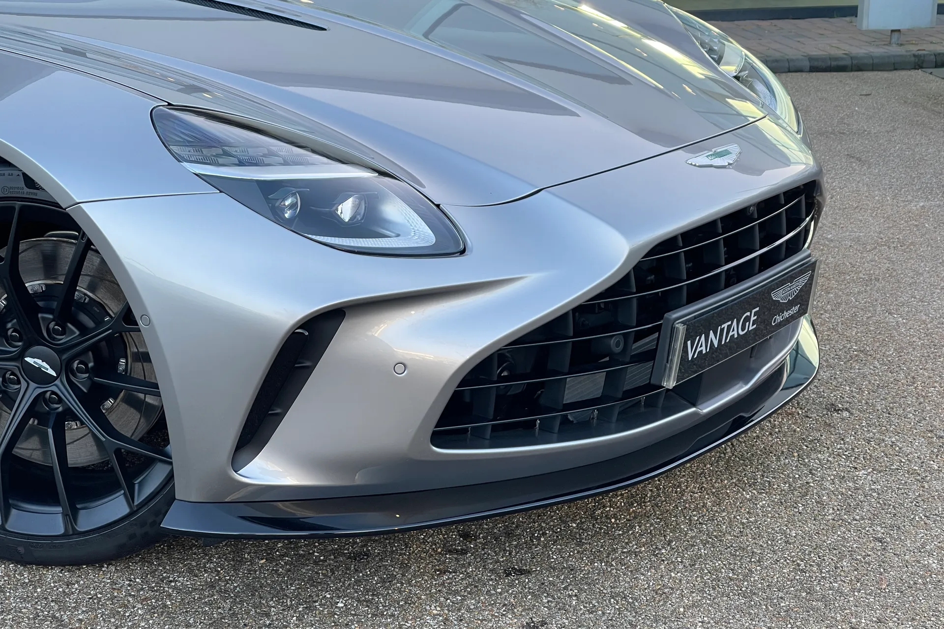 Aston Martin Vantage thumbnail image number 12