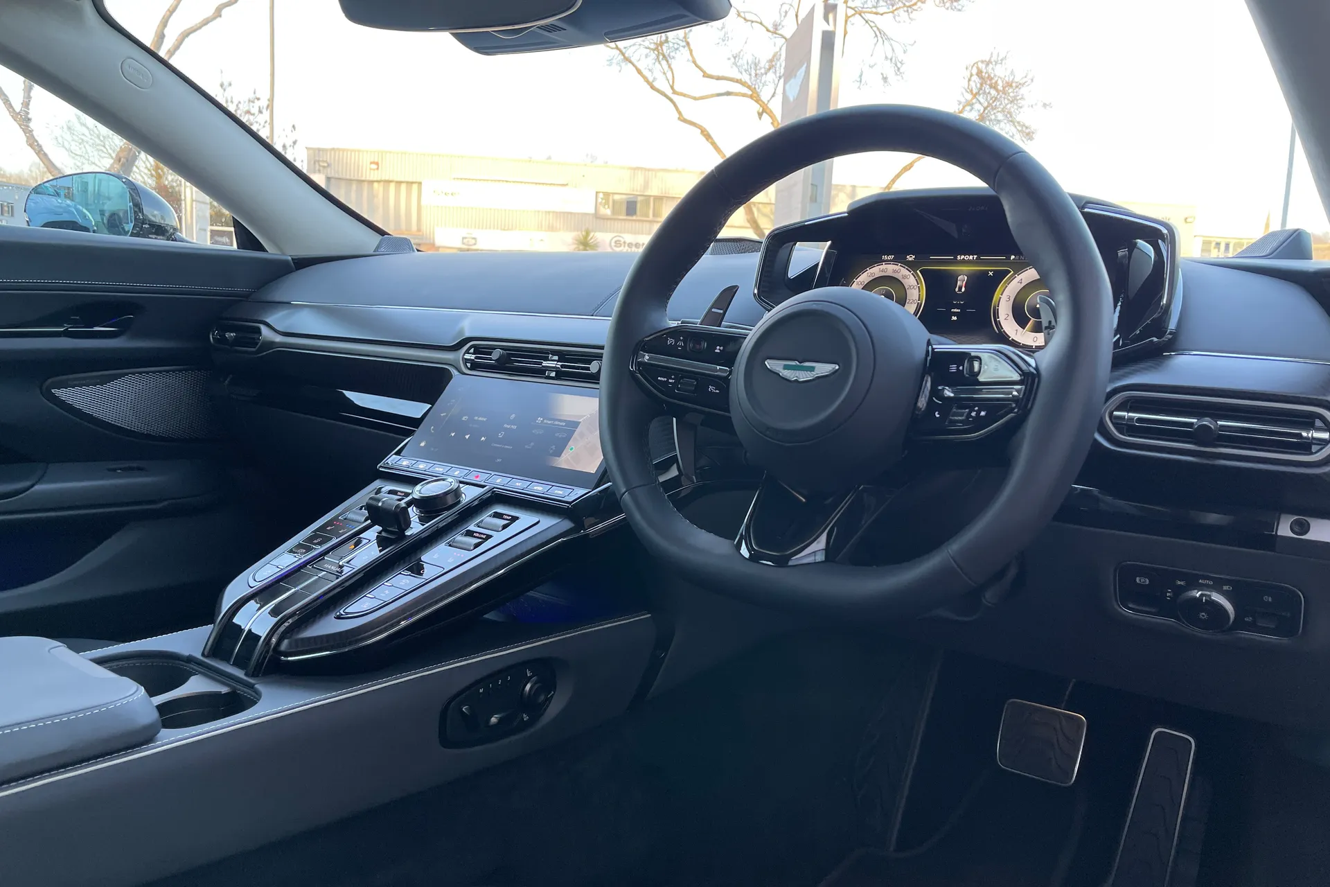 Aston Martin Vantage thumbnail image number 35