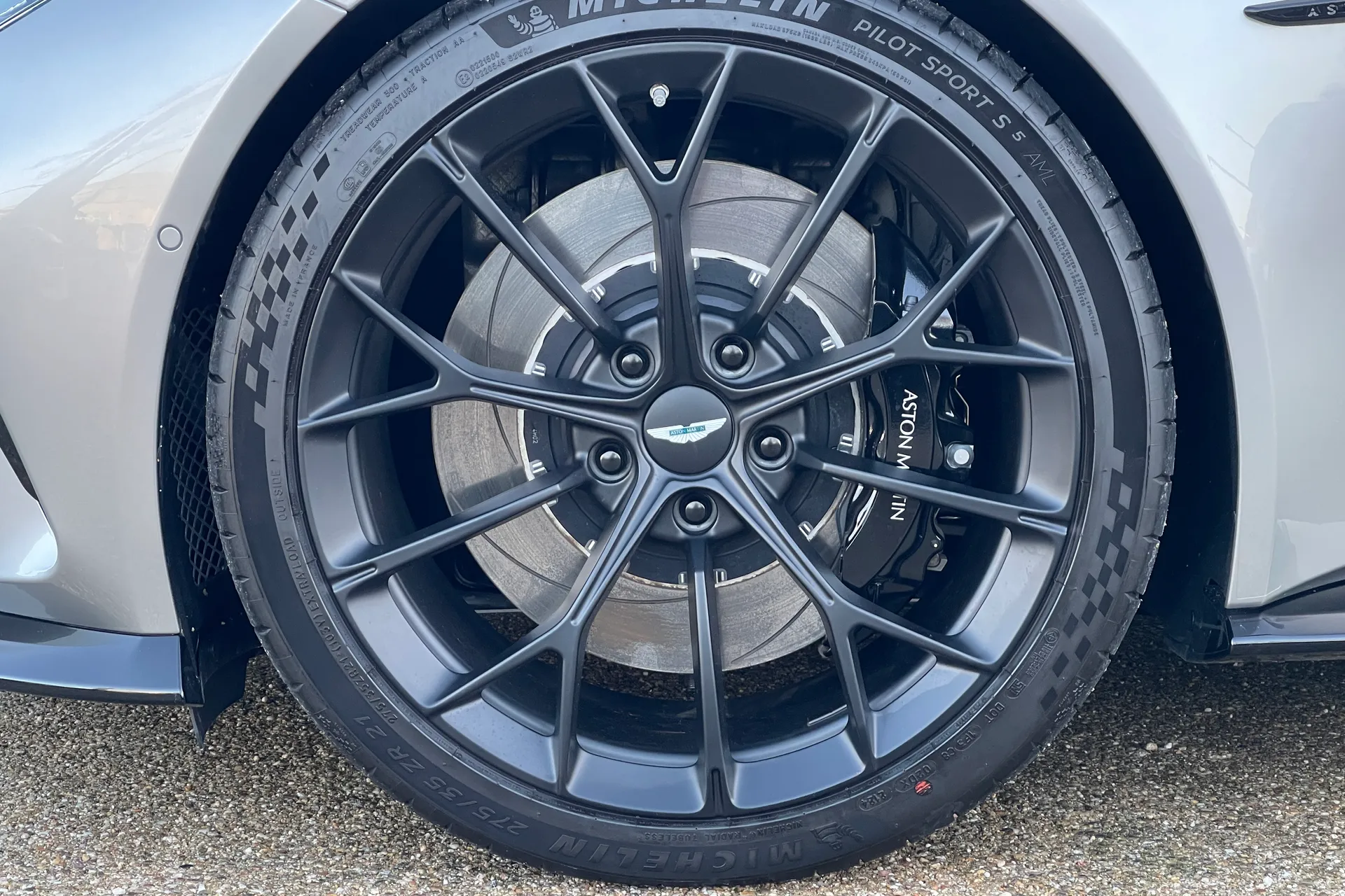 Aston Martin Vantage thumbnail image number 4