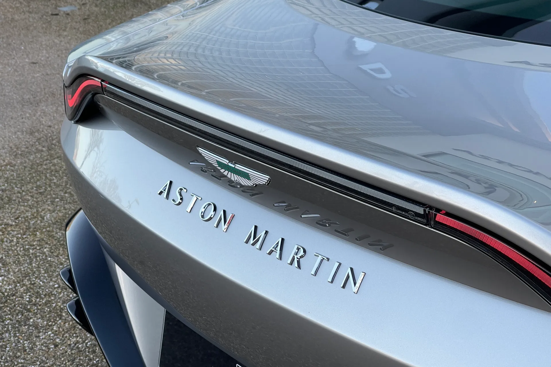 Aston Martin Vantage thumbnail image number 8