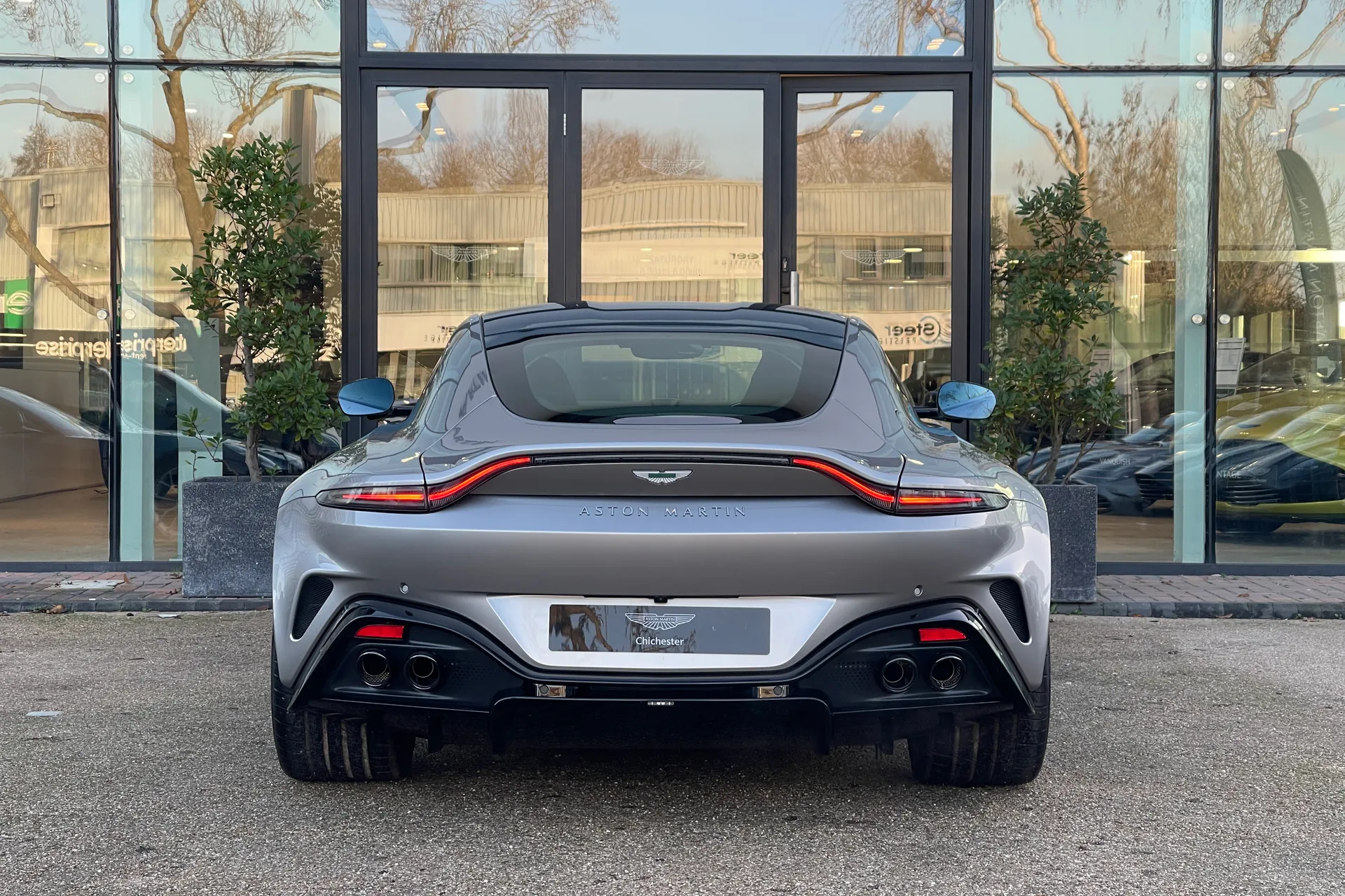 Aston Martin Vantage thumbnail image number 29