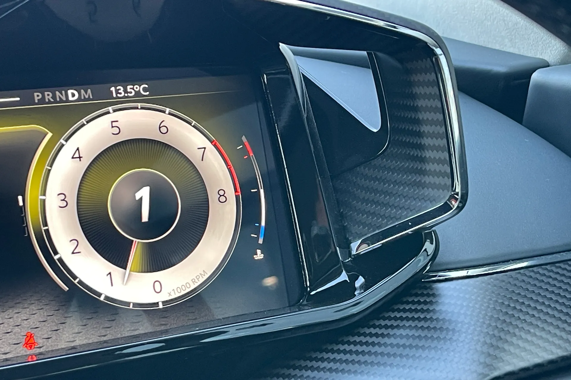 Aston Martin Vantage thumbnail image number 18