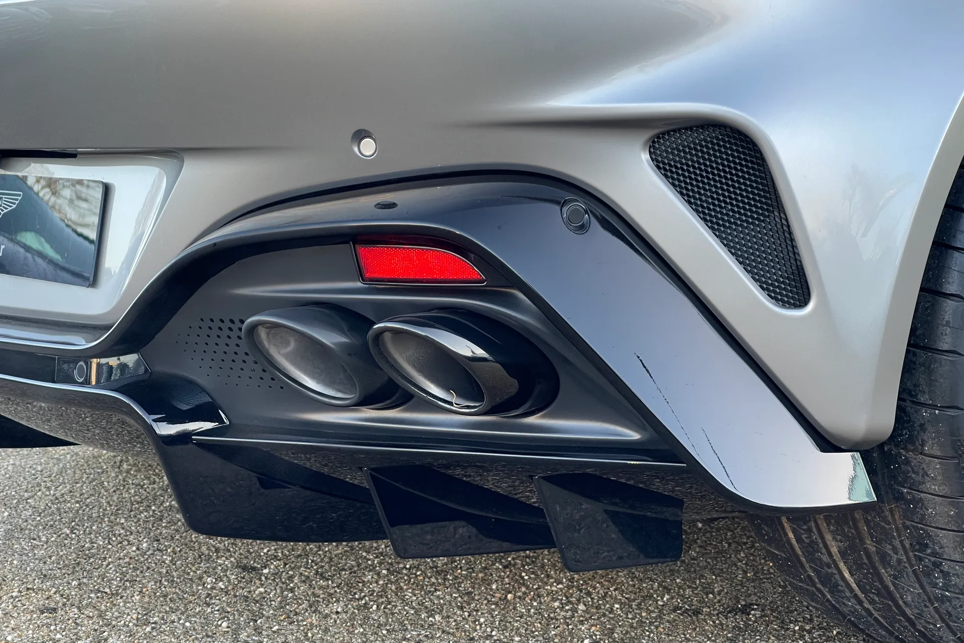 Aston Martin Vantage thumbnail image number 16