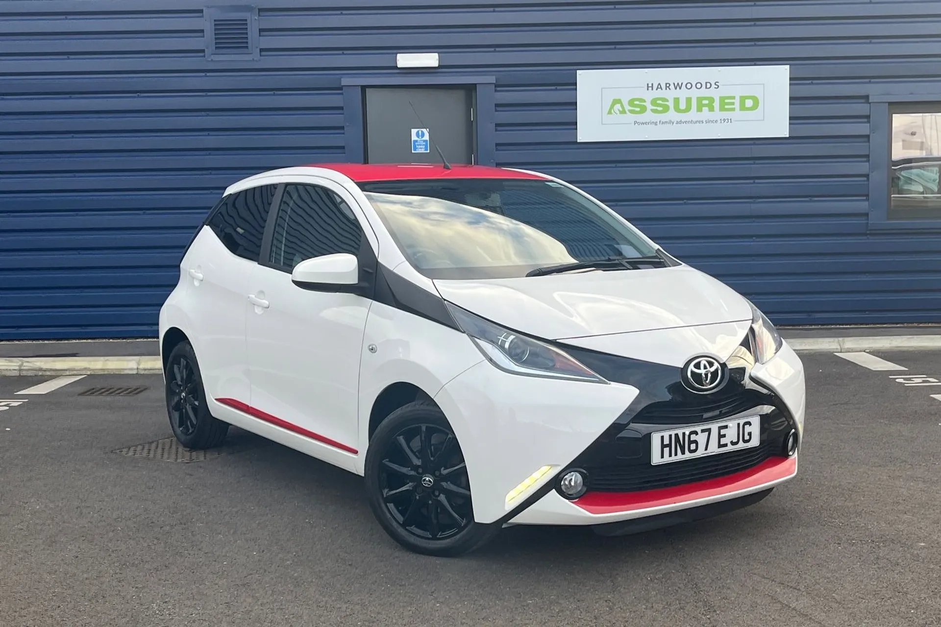 TOYOTA Aygo focused image