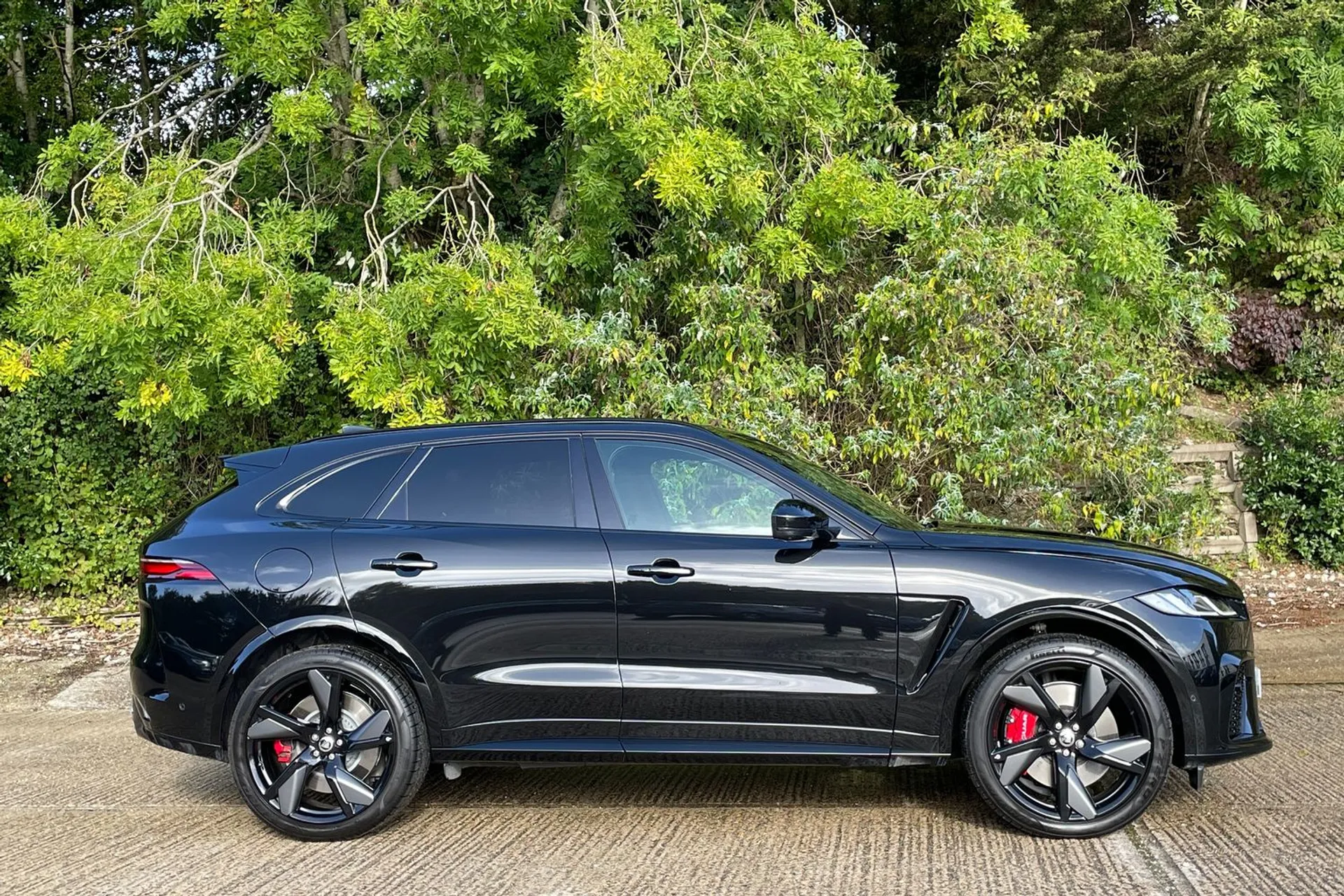 Jaguar F-Pace thumbnail image number 2