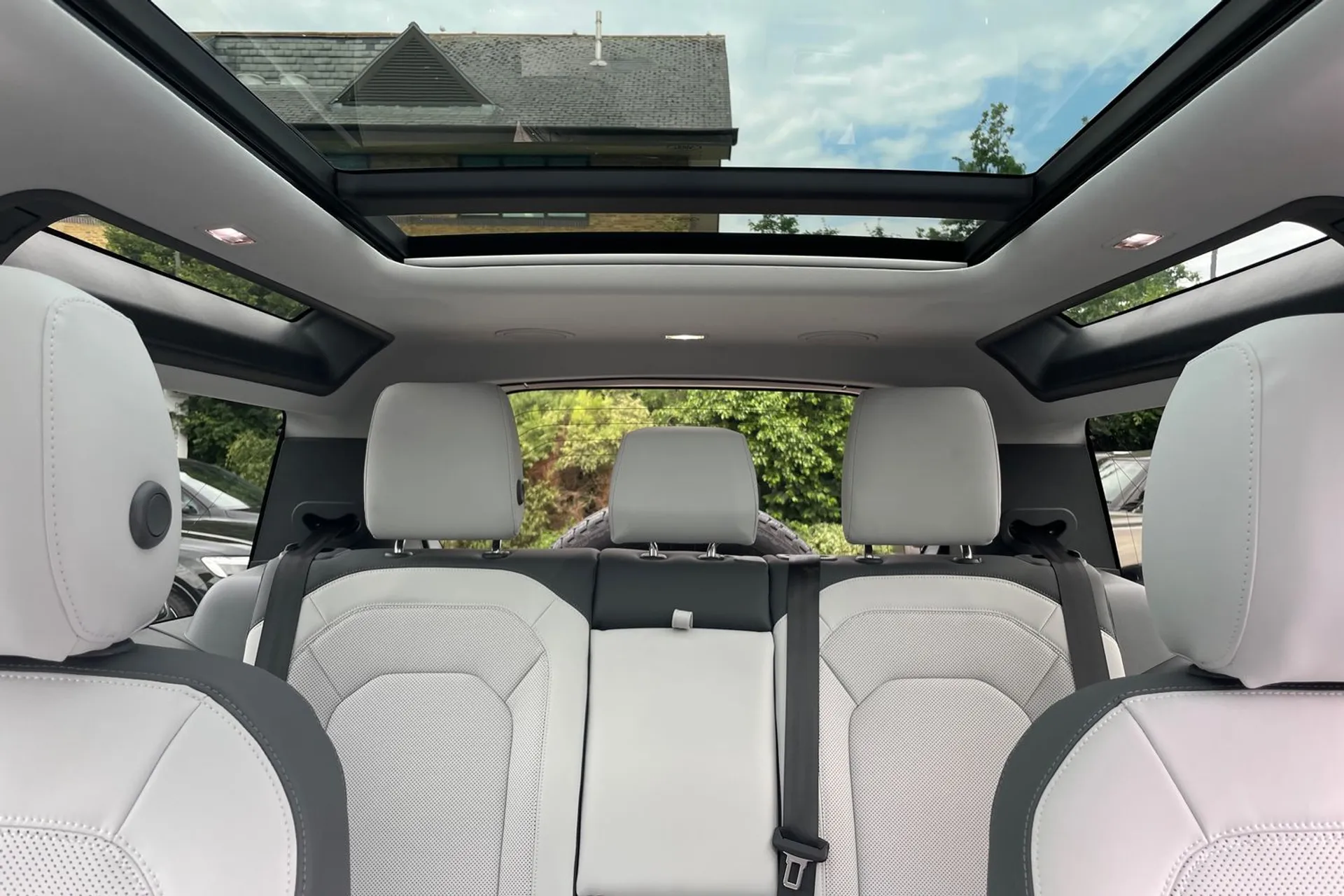 LAND ROVER Defender 90 thumbnail image number 31
