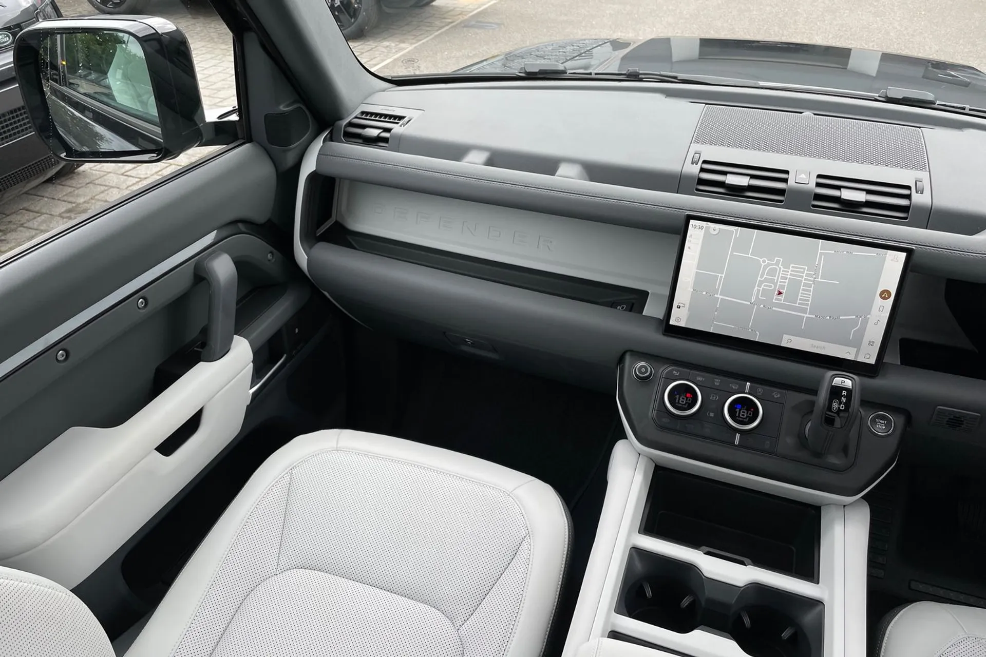 LAND ROVER Defender 90 thumbnail image number 21