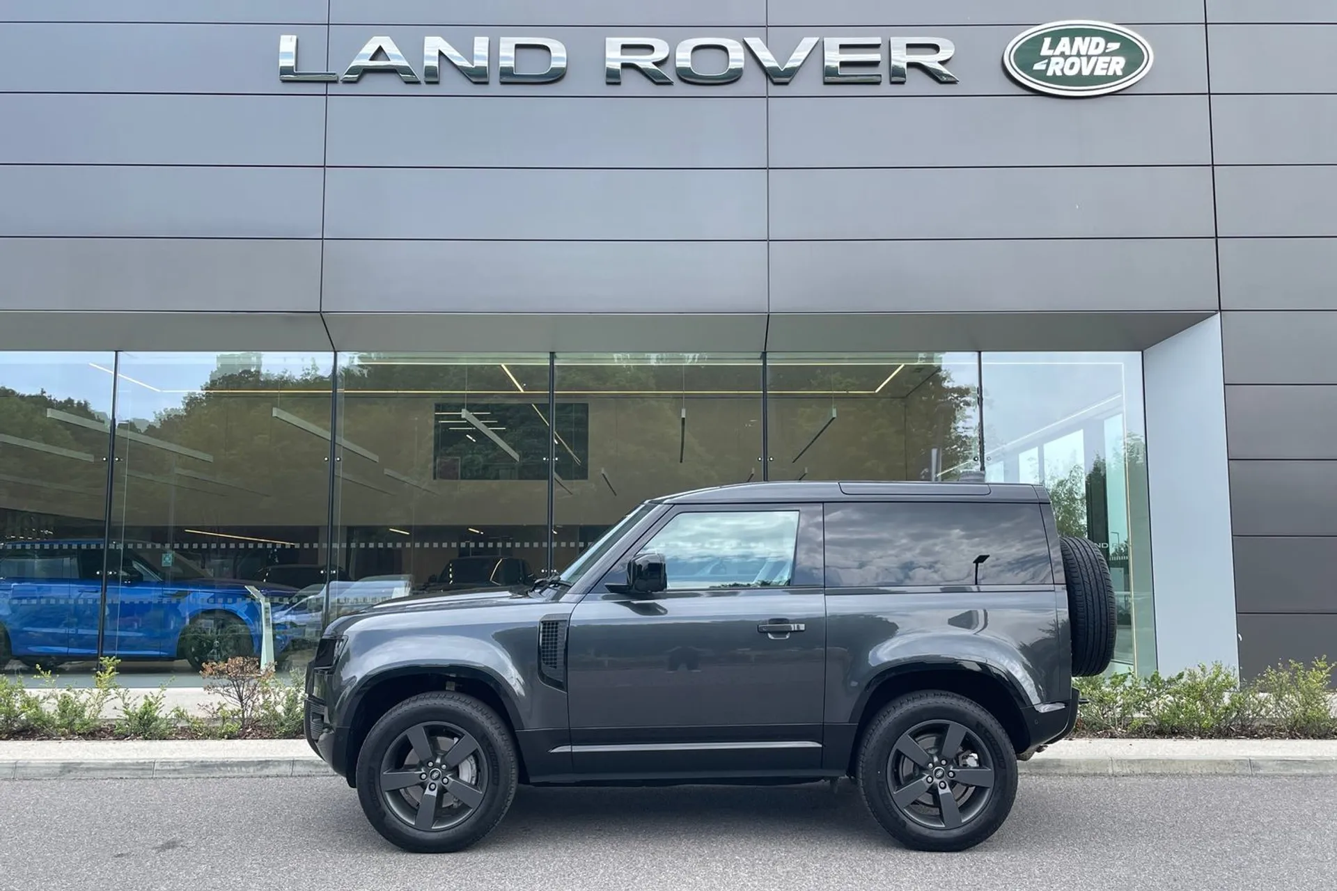 LAND ROVER Defender 90 thumbnail image number 11