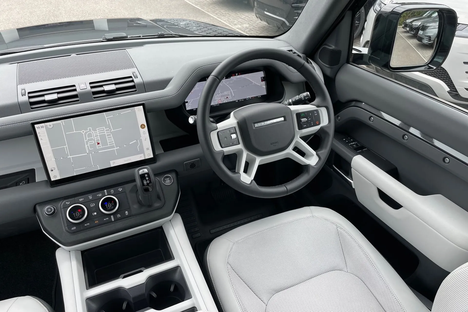 LAND ROVER Defender 90 thumbnail image number 25