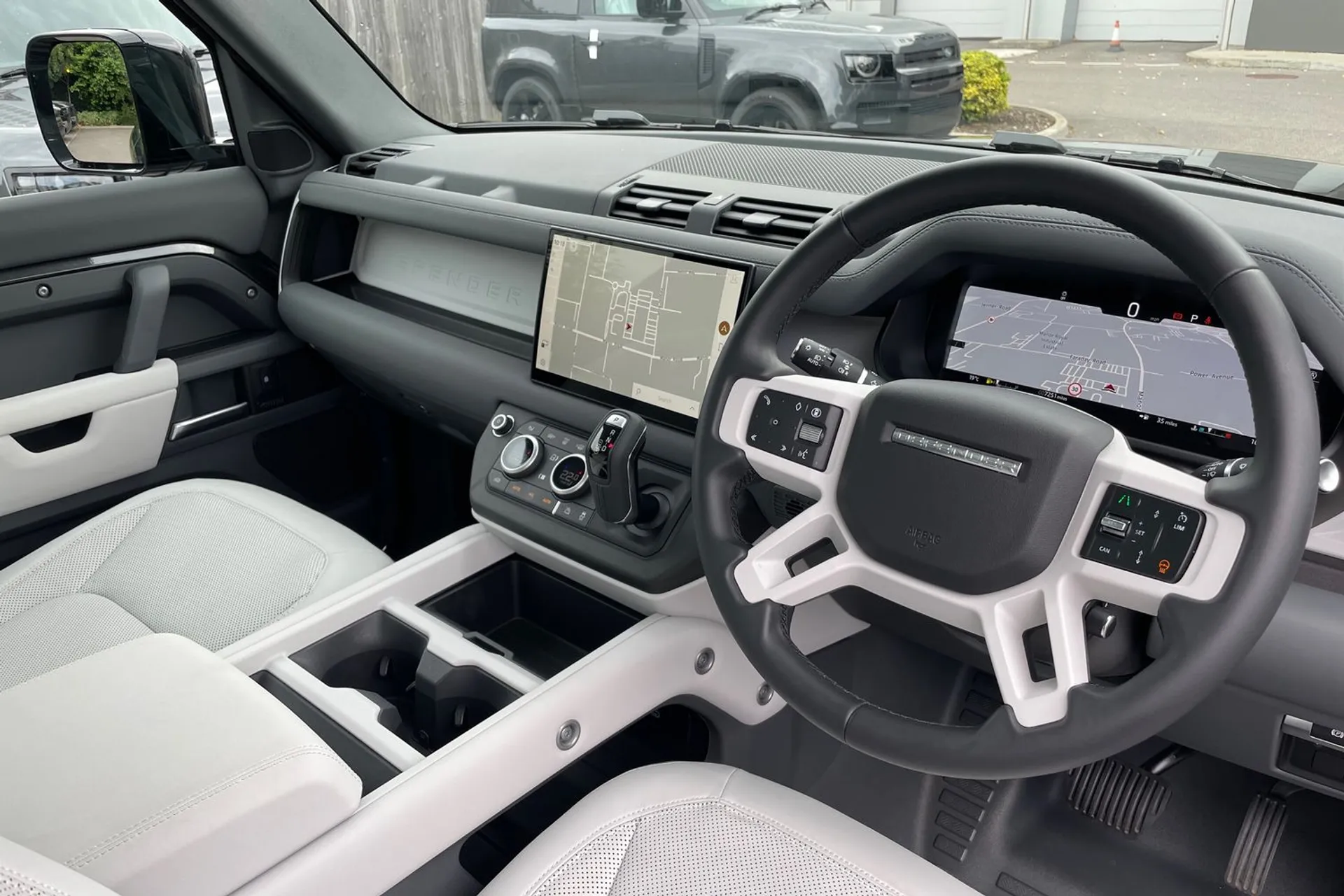 LAND ROVER Defender 90 thumbnail image number 43