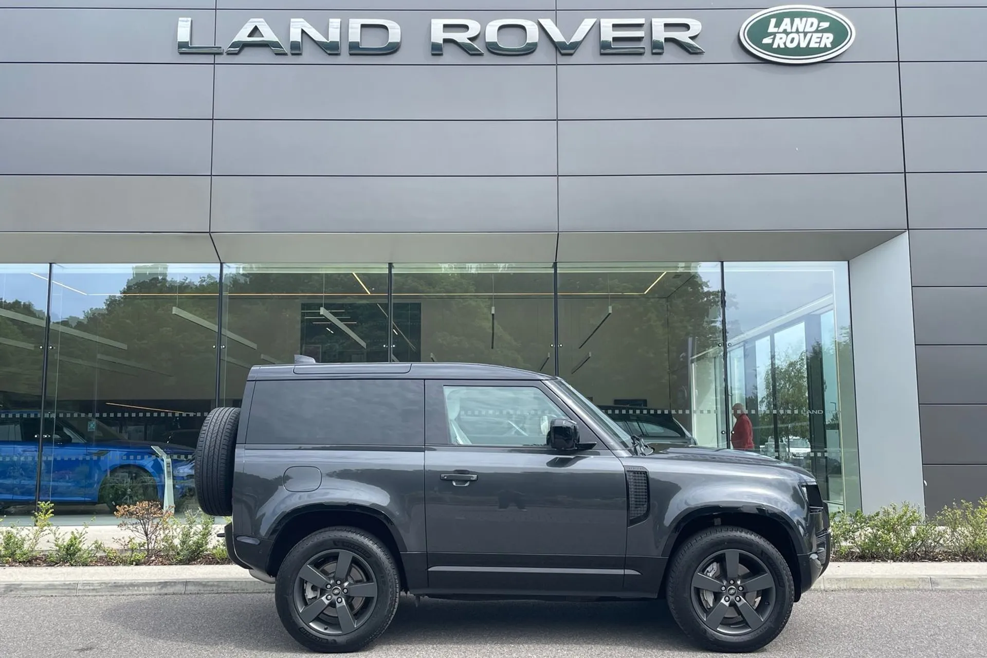 LAND ROVER Defender 90 thumbnail image number 3
