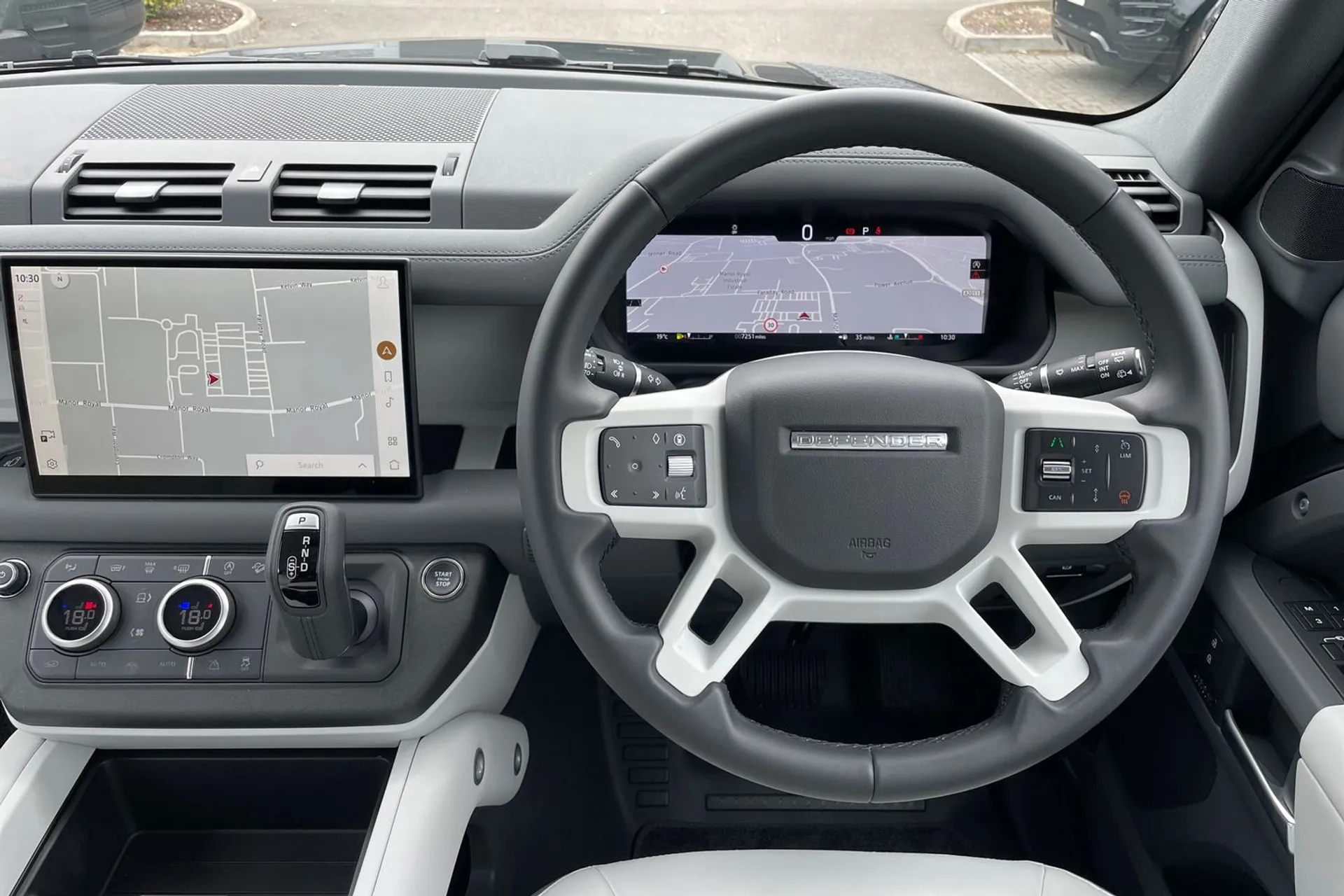 LAND ROVER Defender 90 thumbnail image number 24