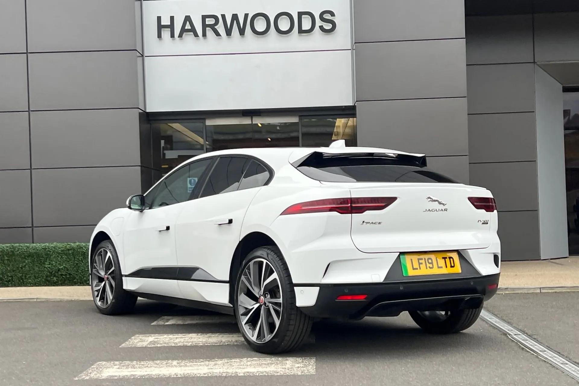 Jaguar I-PACE thumbnail image number 15