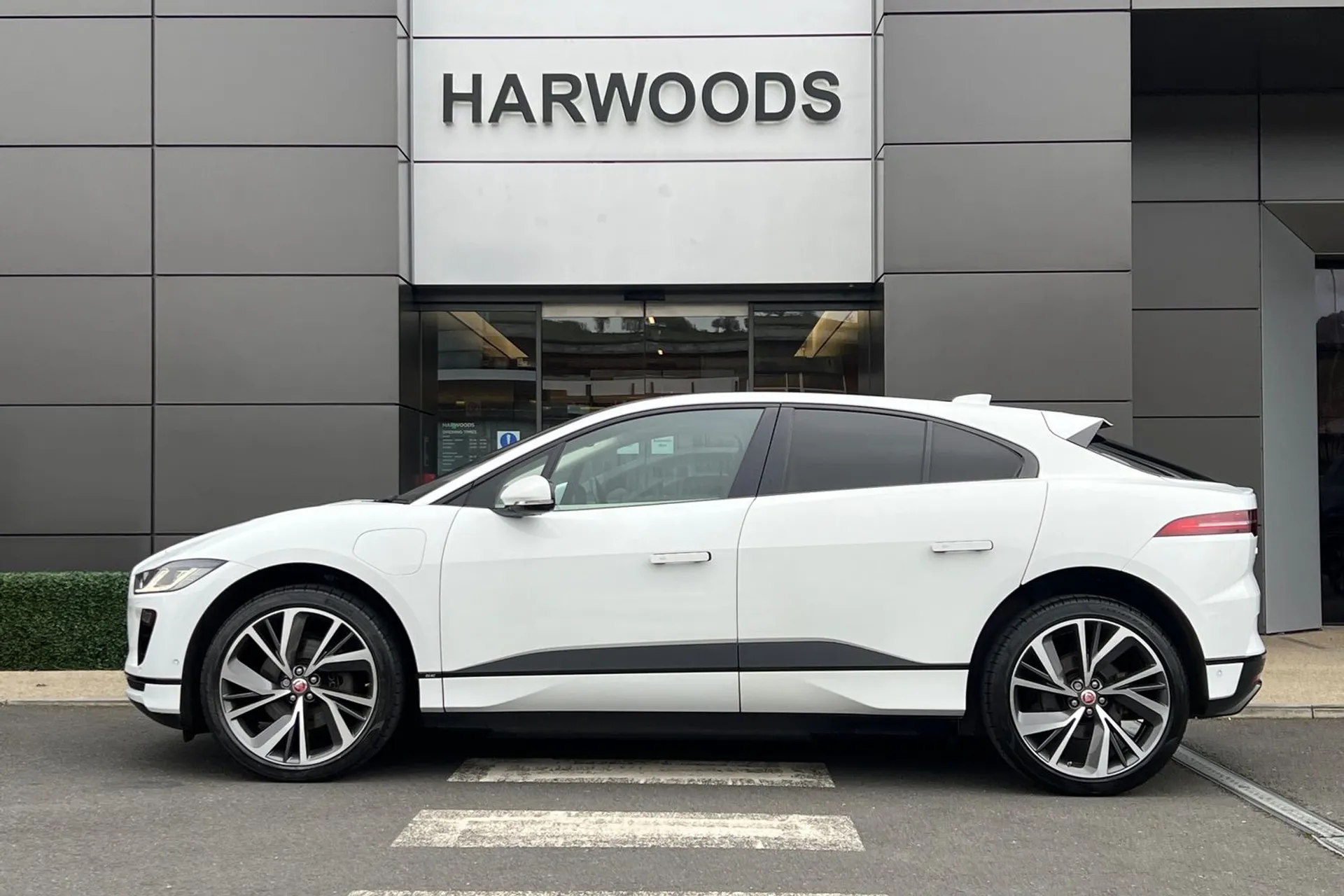 Jaguar I-PACE thumbnail image number 20