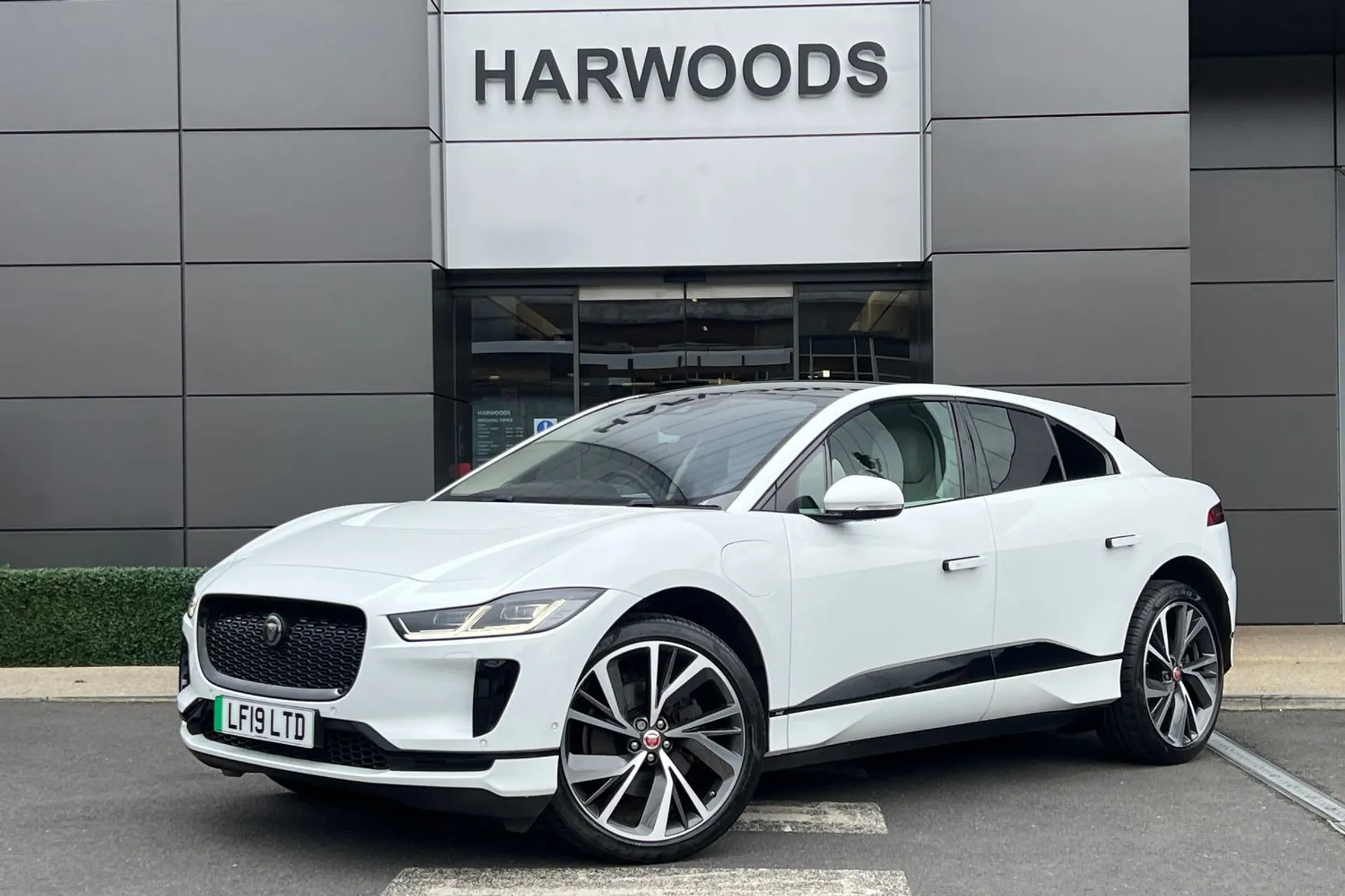 Jaguar I-PACE thumbnail image number 21