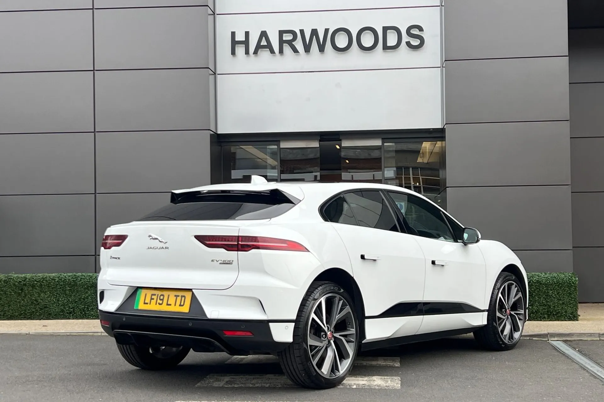 Jaguar I-PACE thumbnail image number 11