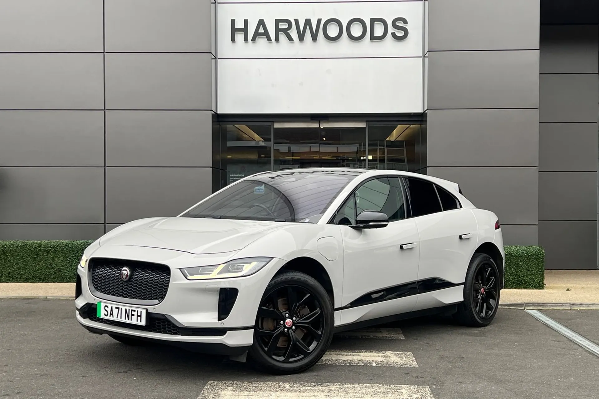 Jaguar I-PACE thumbnail image number 17