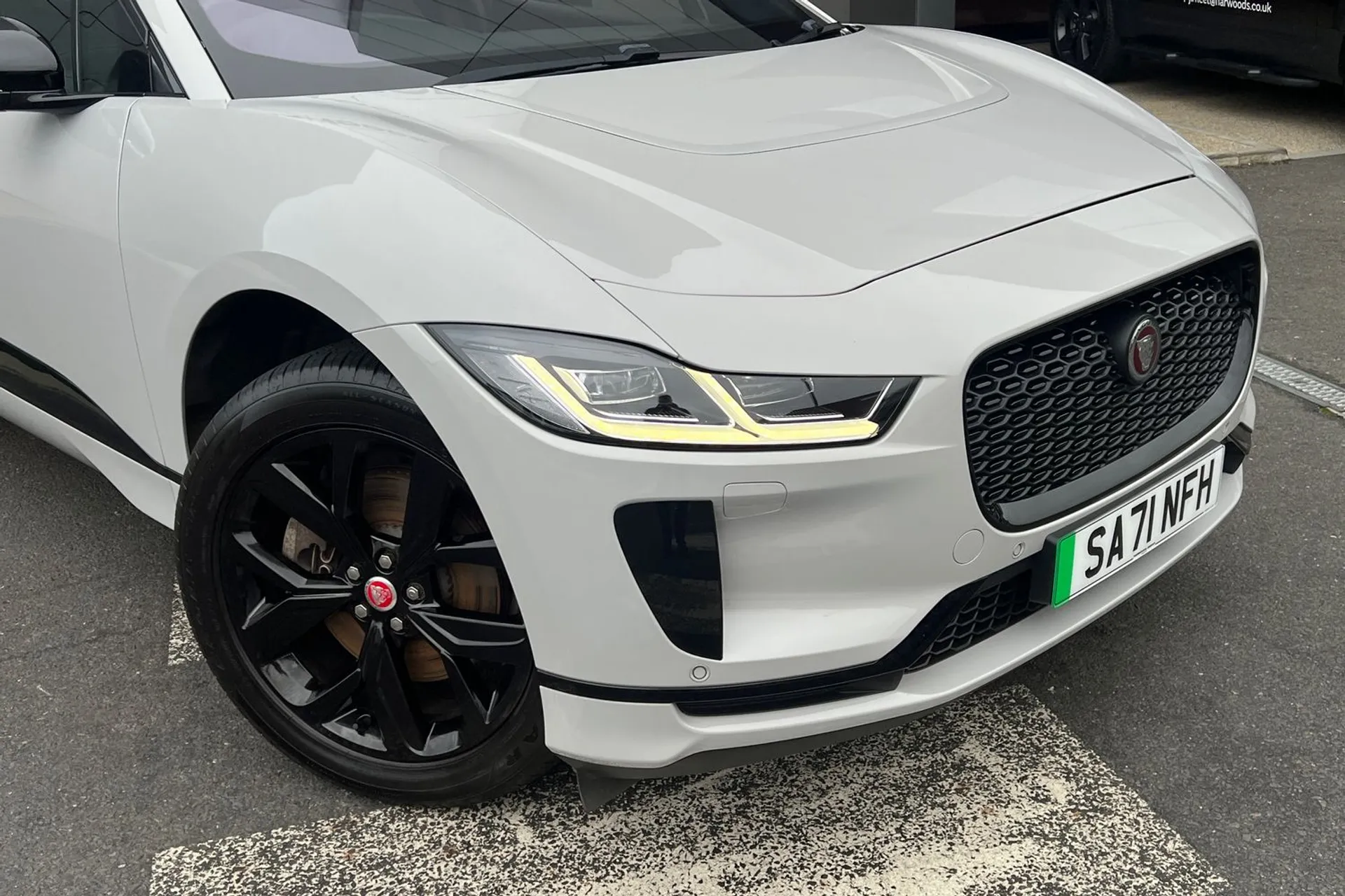 Jaguar I-PACE thumbnail image number 19