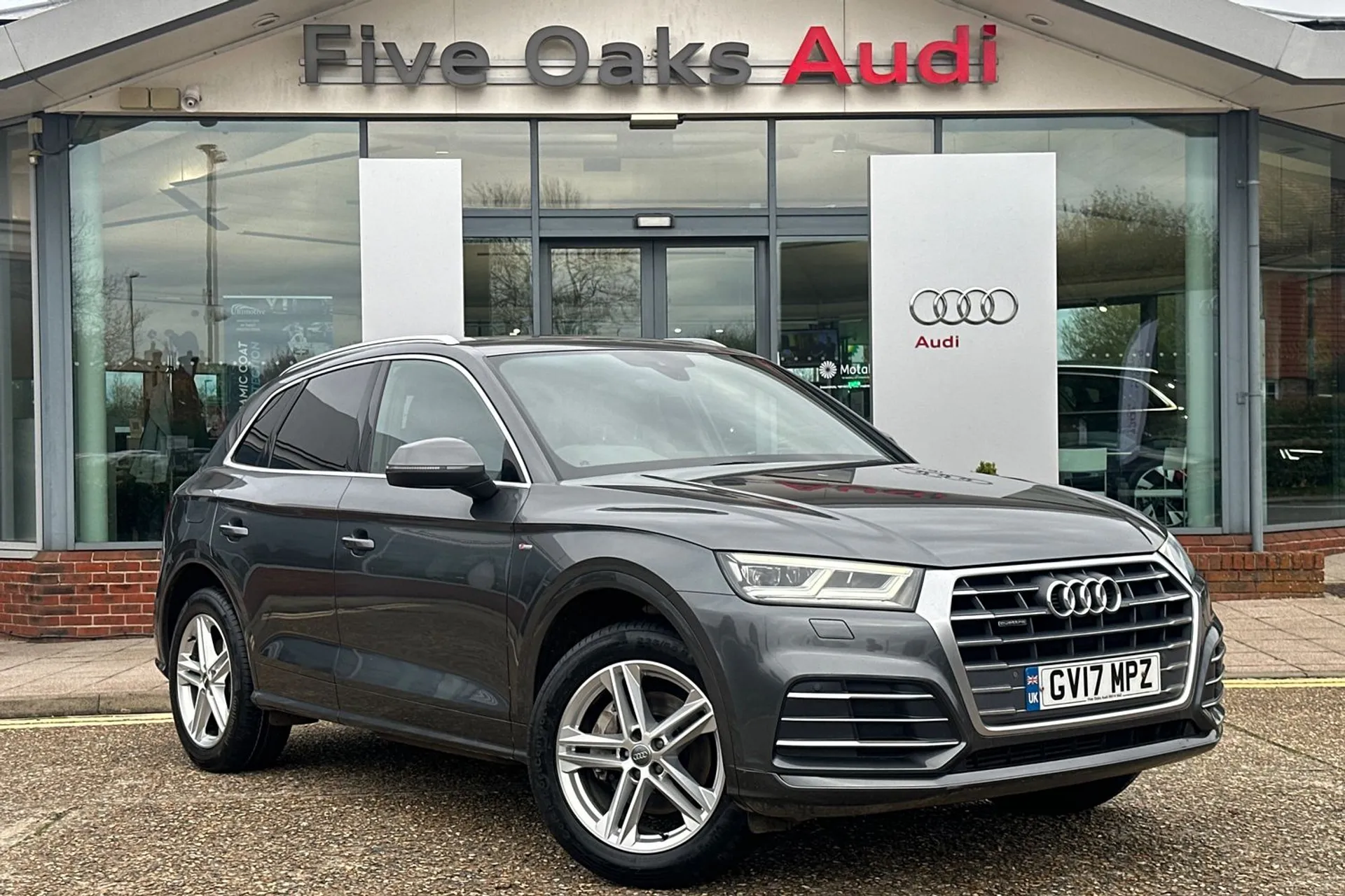 Audi Q5 focused image