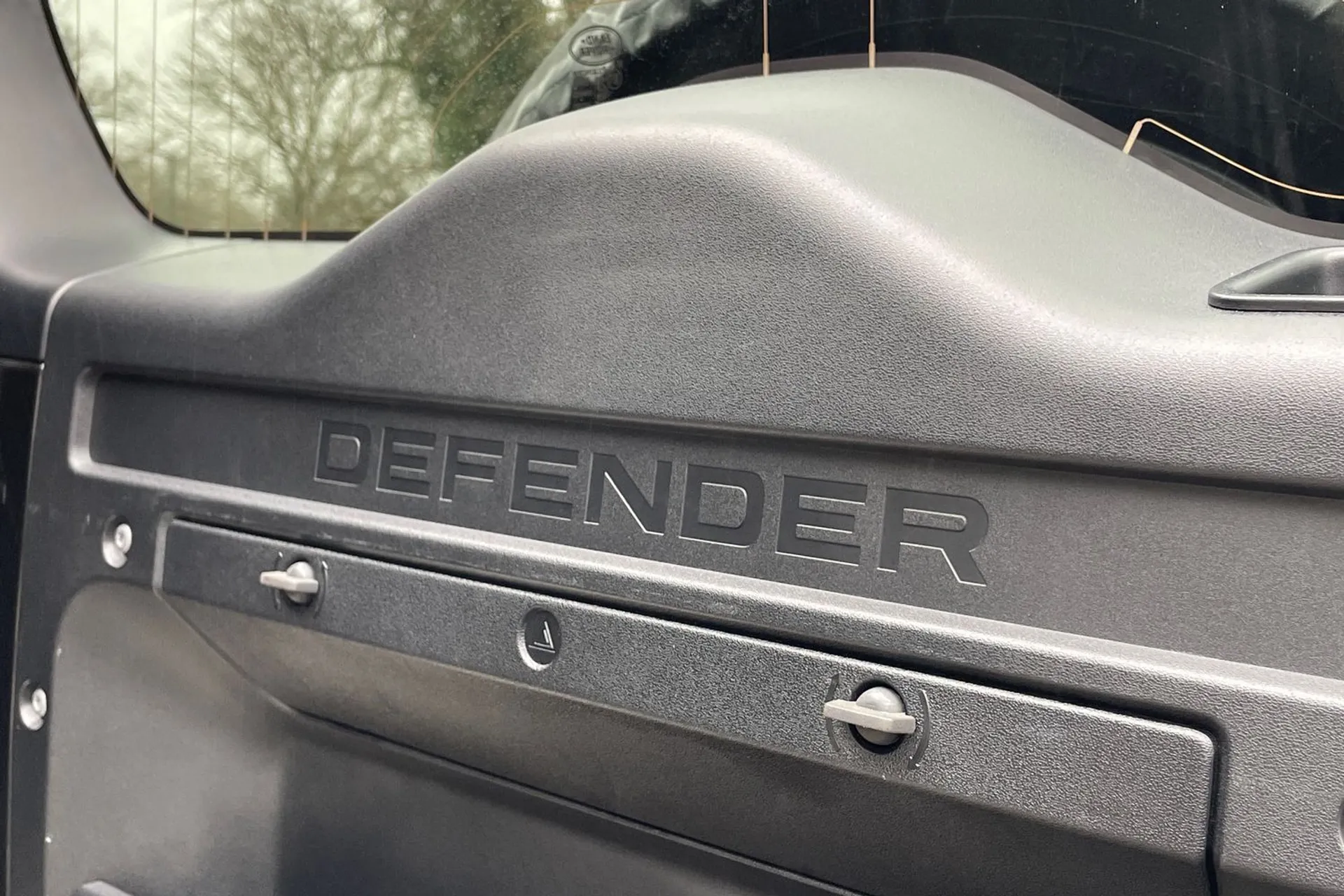 LAND ROVER DEFENDER thumbnail image number 61