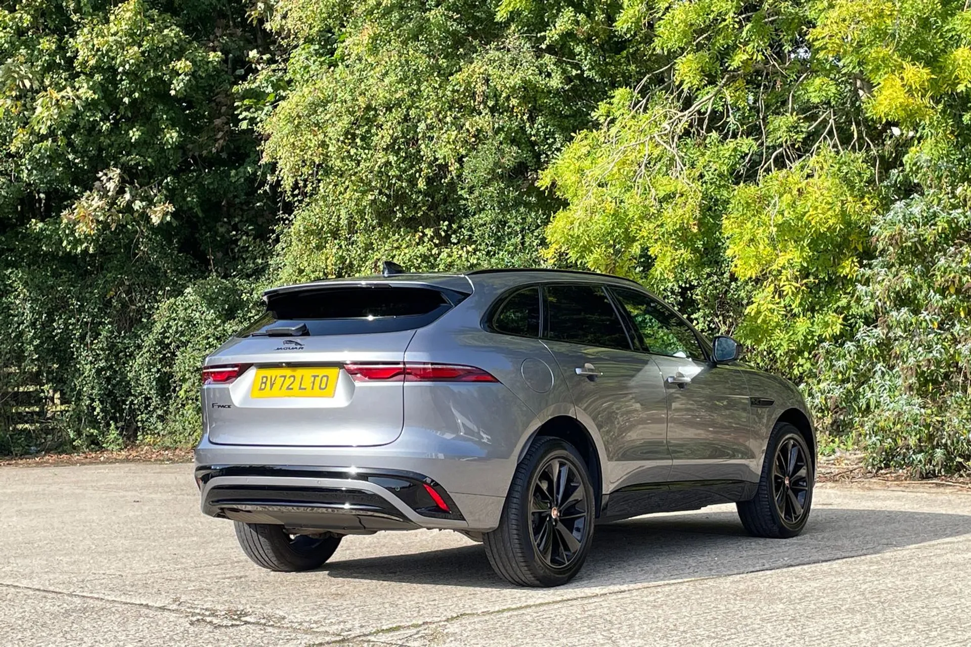 Jaguar F-PACE thumbnail image number 7