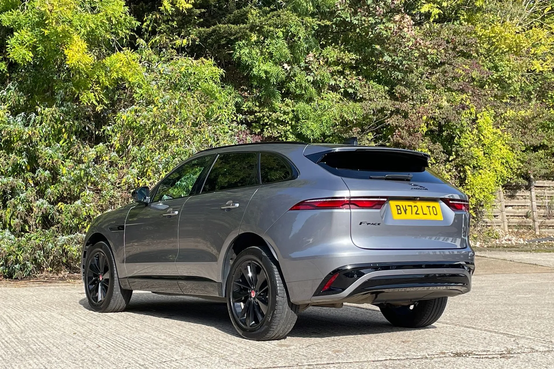 Jaguar F-PACE thumbnail image number 10