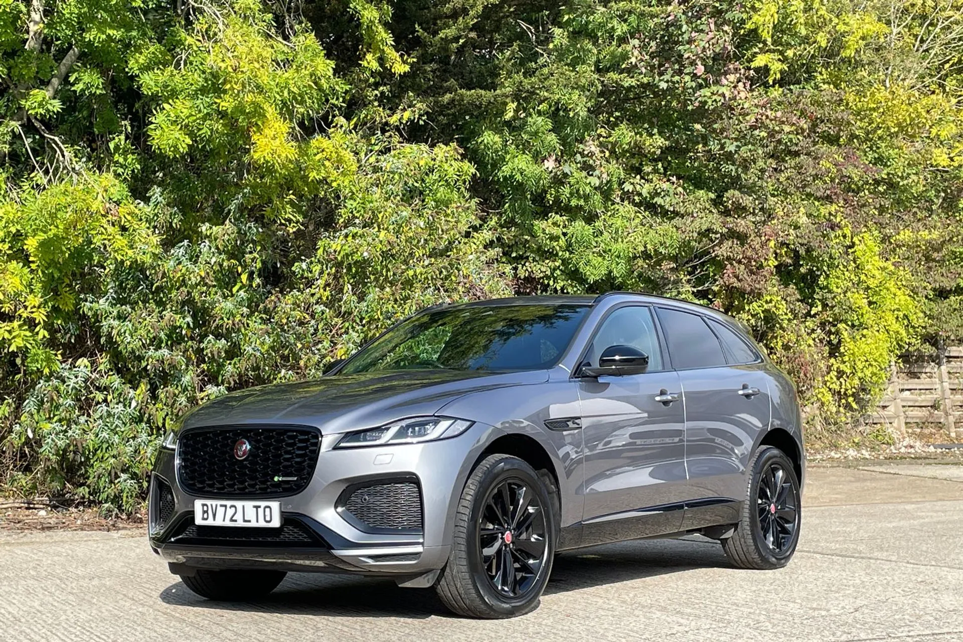 Jaguar F-PACE thumbnail image number 11