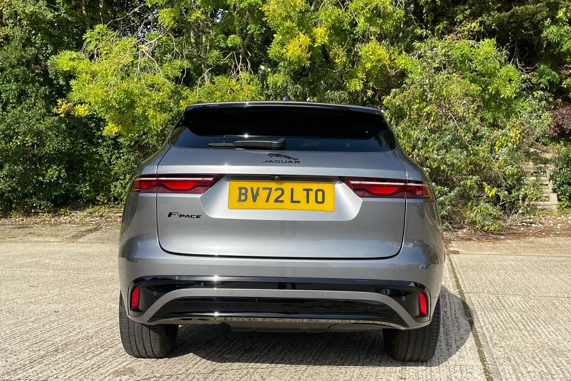 Jaguar F-PACE thumbnail image number 9