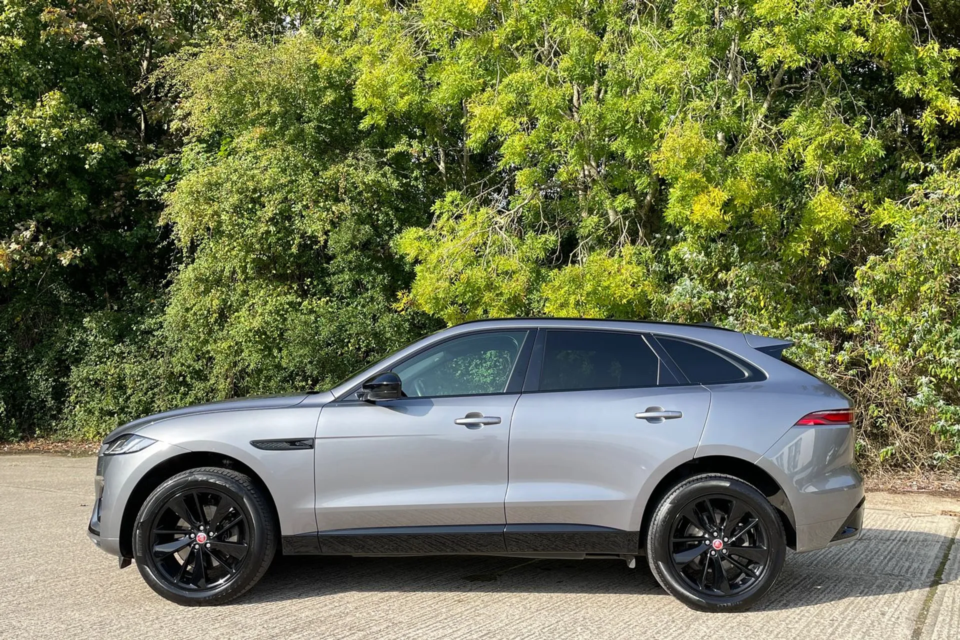 Jaguar F-PACE thumbnail image number 8