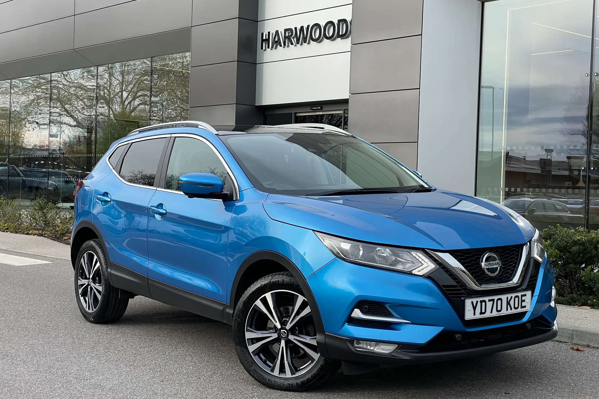 NISSAN QASHQAI focused image