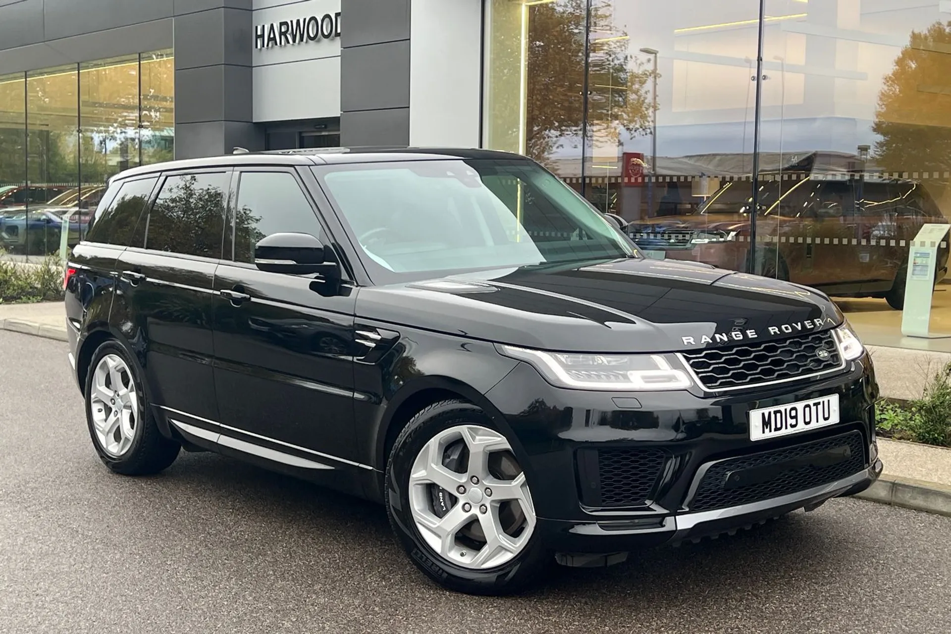 LAND ROVER RANGE ROVER SPORT focused image