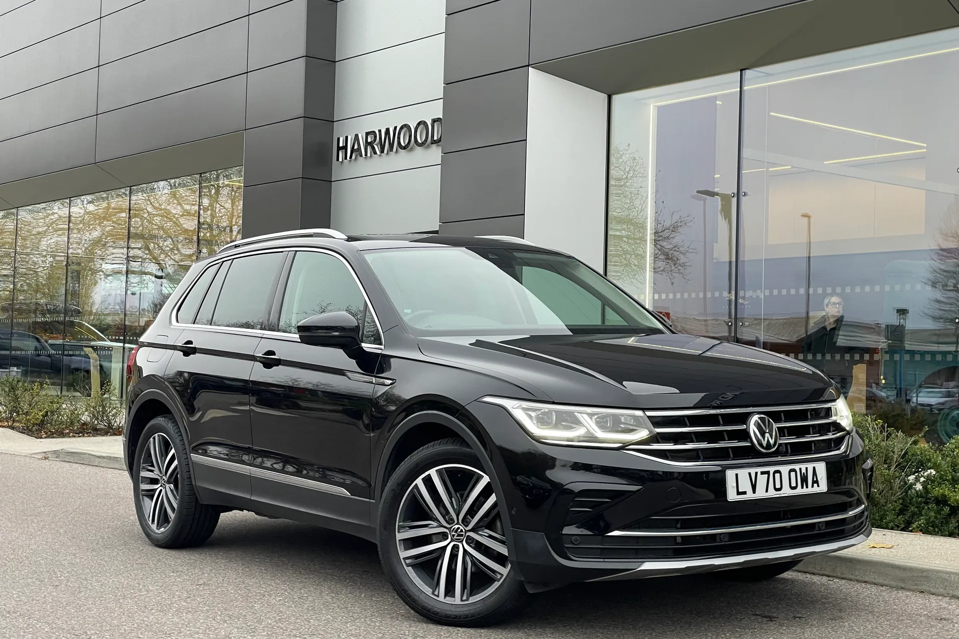 VOLKSWAGEN TIGUAN focused image