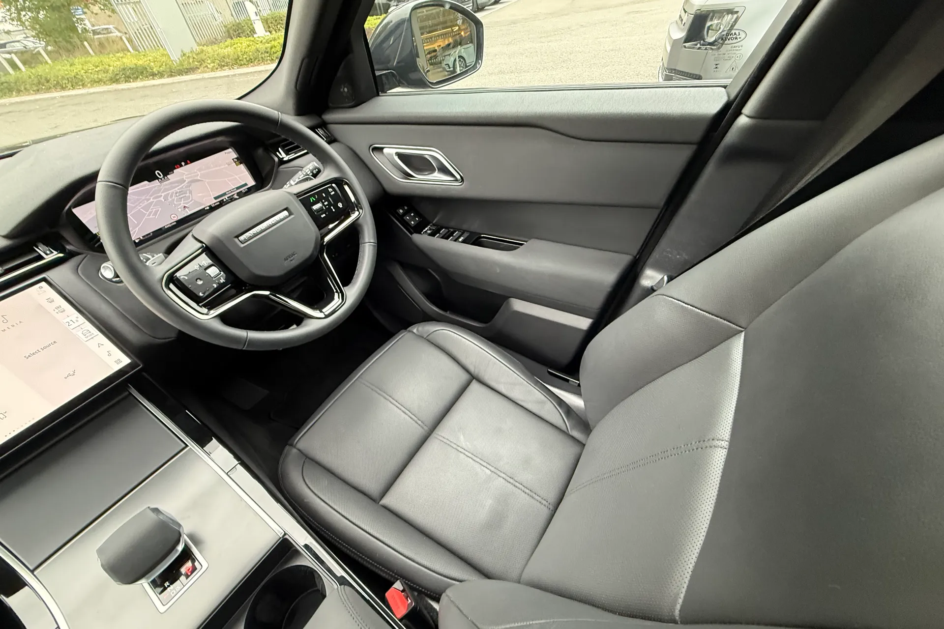 LAND ROVER RANGE ROVER VELAR thumbnail image number 13