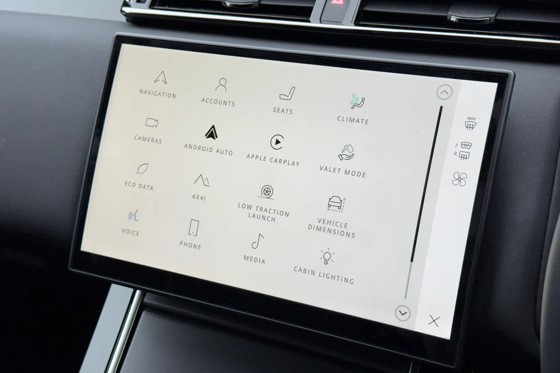 LAND ROVER RANGE ROVER VELAR thumbnail image number 46