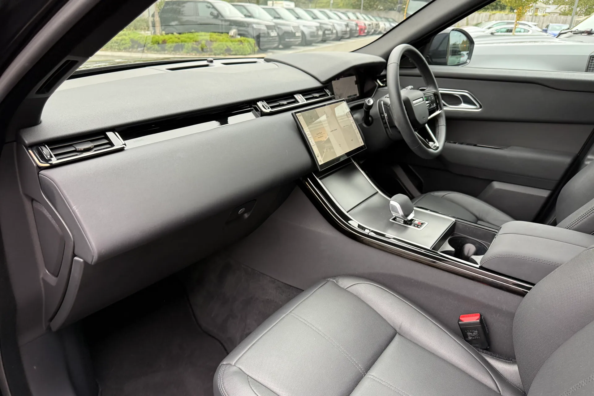 LAND ROVER RANGE ROVER VELAR thumbnail image number 47