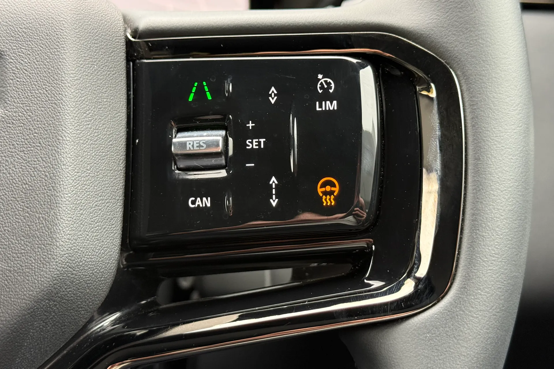 LAND ROVER RANGE ROVER VELAR thumbnail image number 27