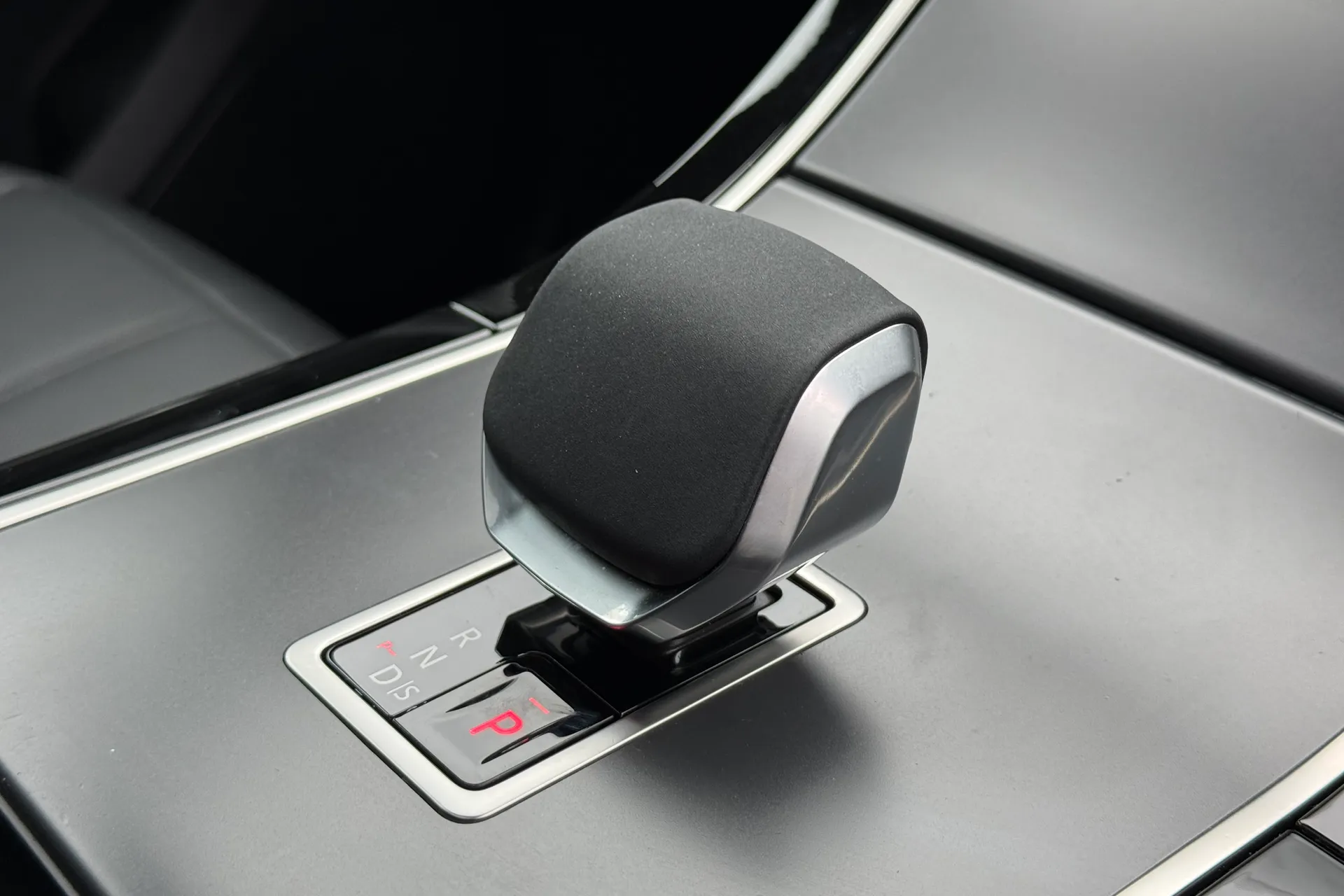 LAND ROVER RANGE ROVER VELAR thumbnail image number 20