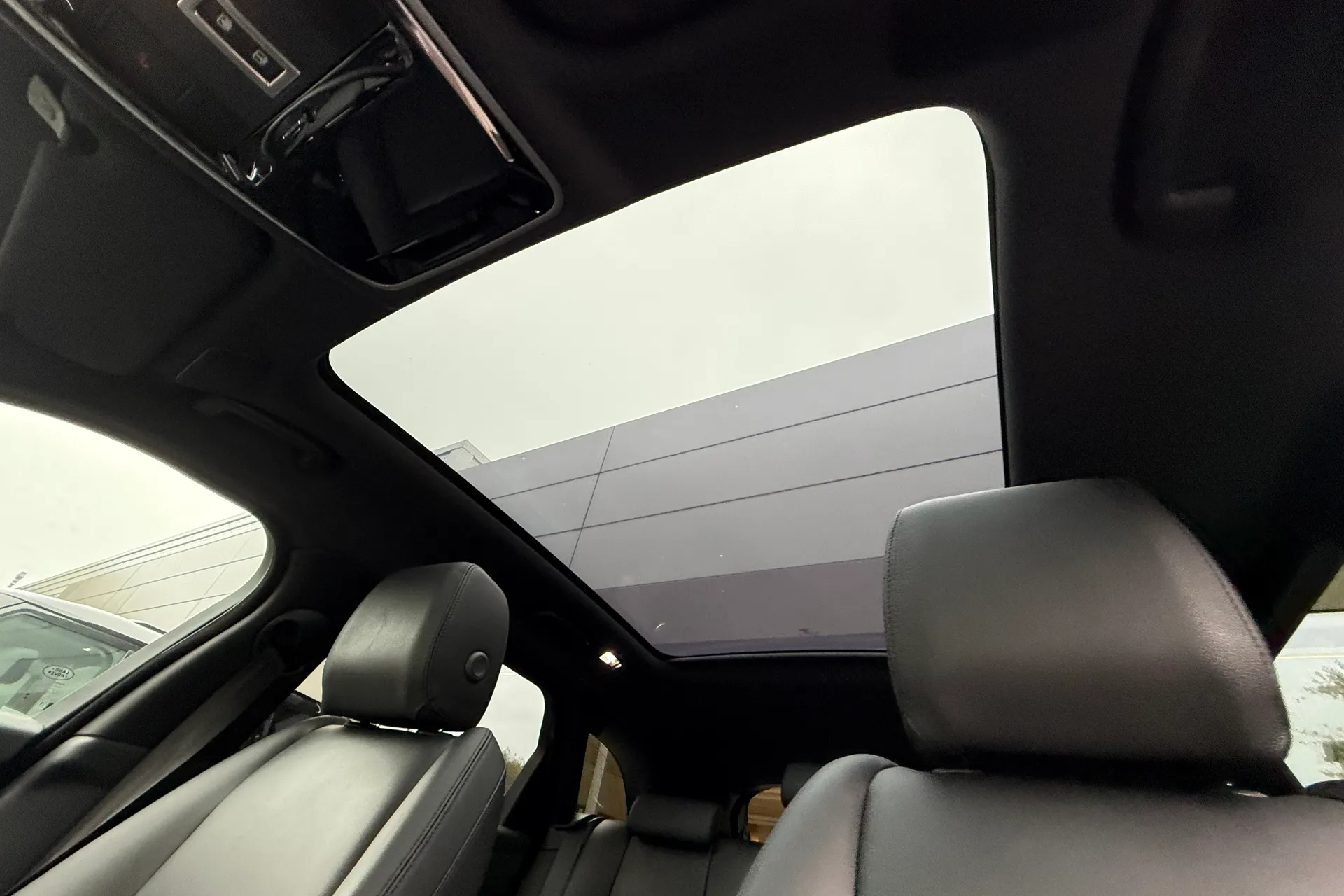 LAND ROVER RANGE ROVER VELAR thumbnail image number 5