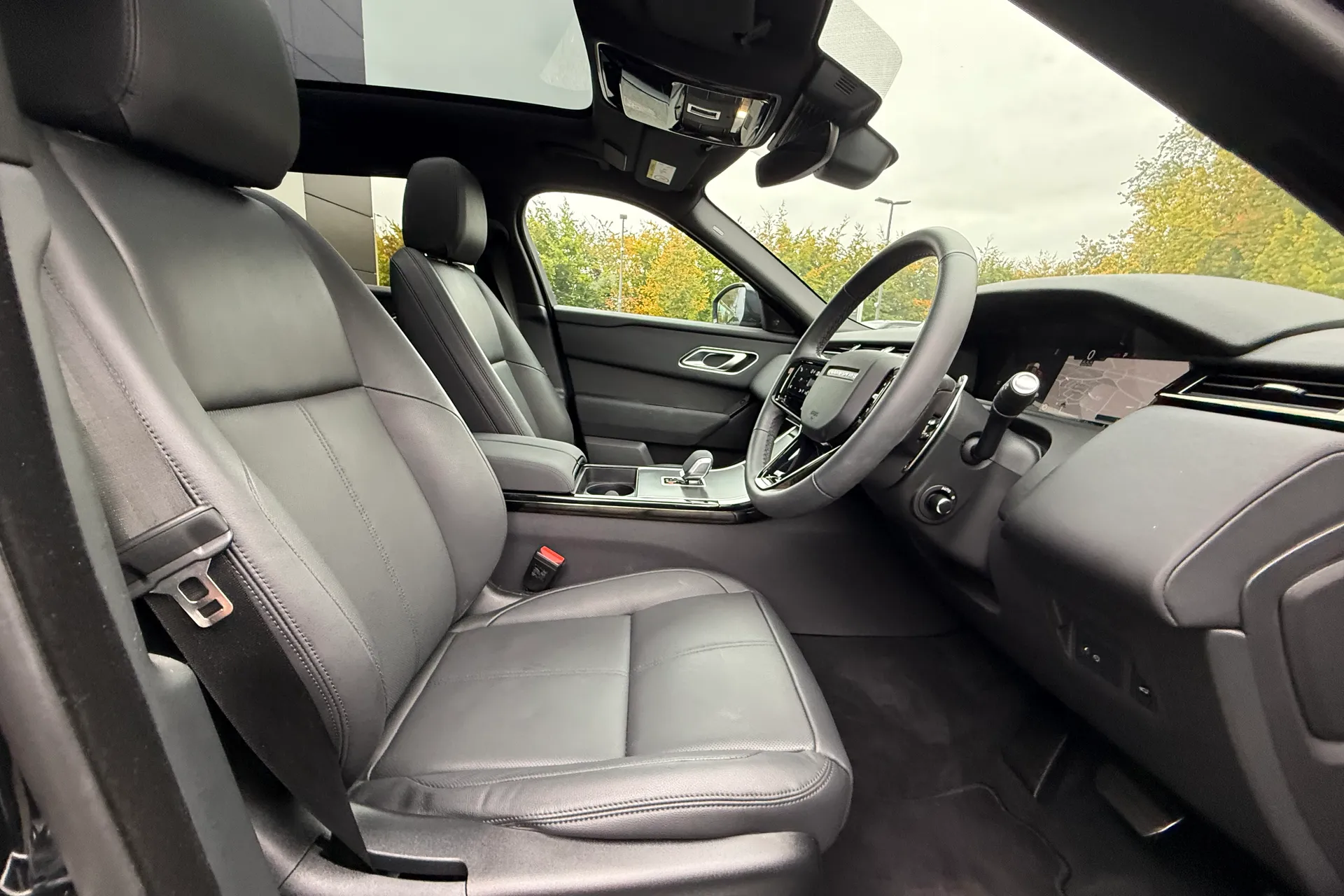 LAND ROVER RANGE ROVER VELAR thumbnail image number 9