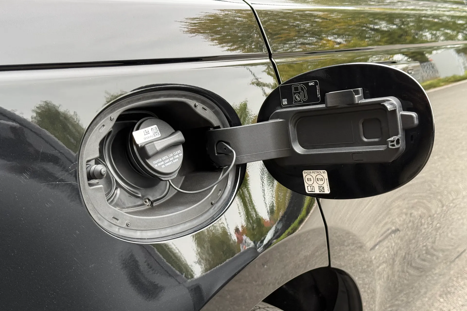 LAND ROVER RANGE ROVER VELAR thumbnail image number 38