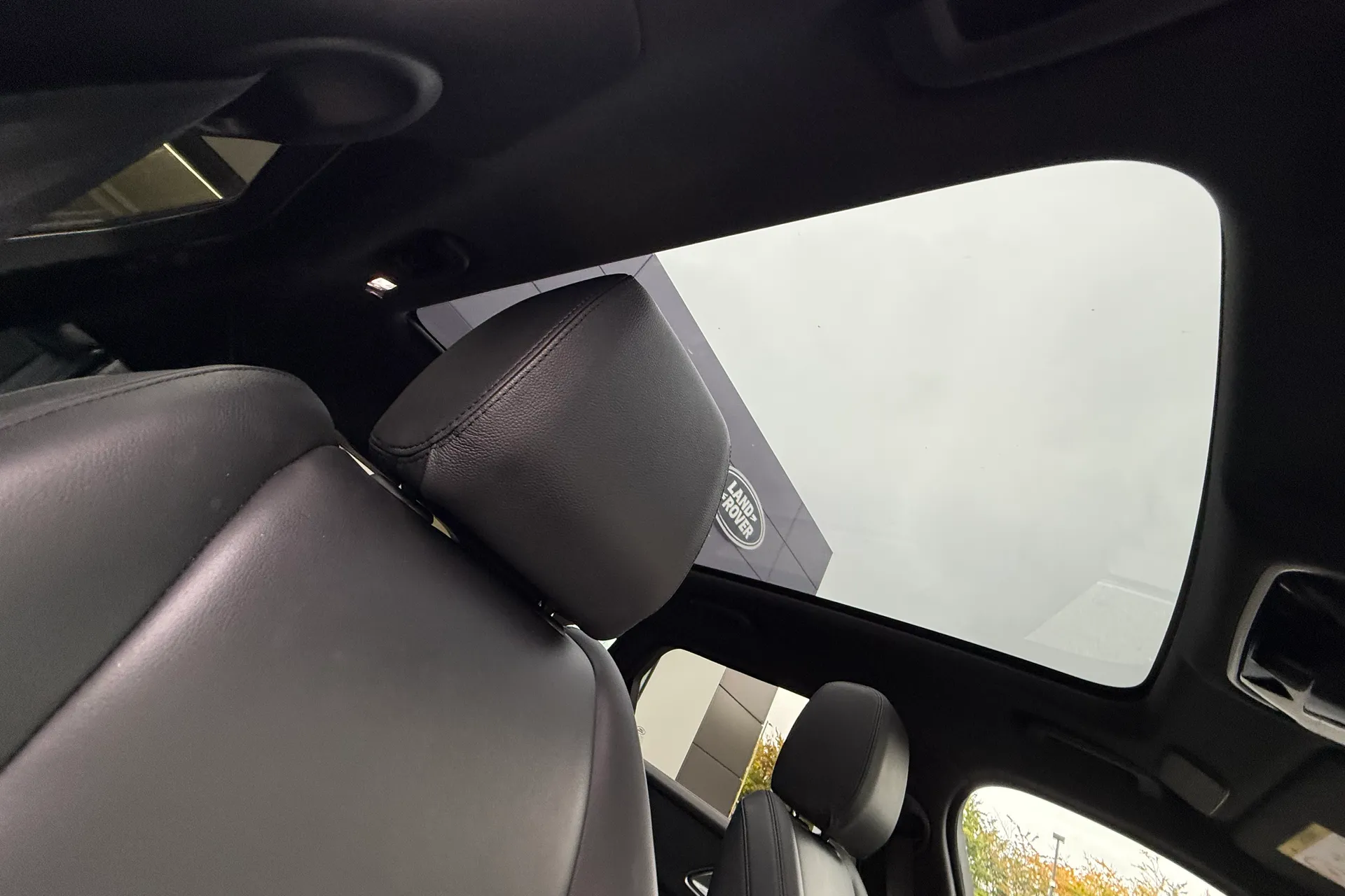 LAND ROVER RANGE ROVER VELAR thumbnail image number 35