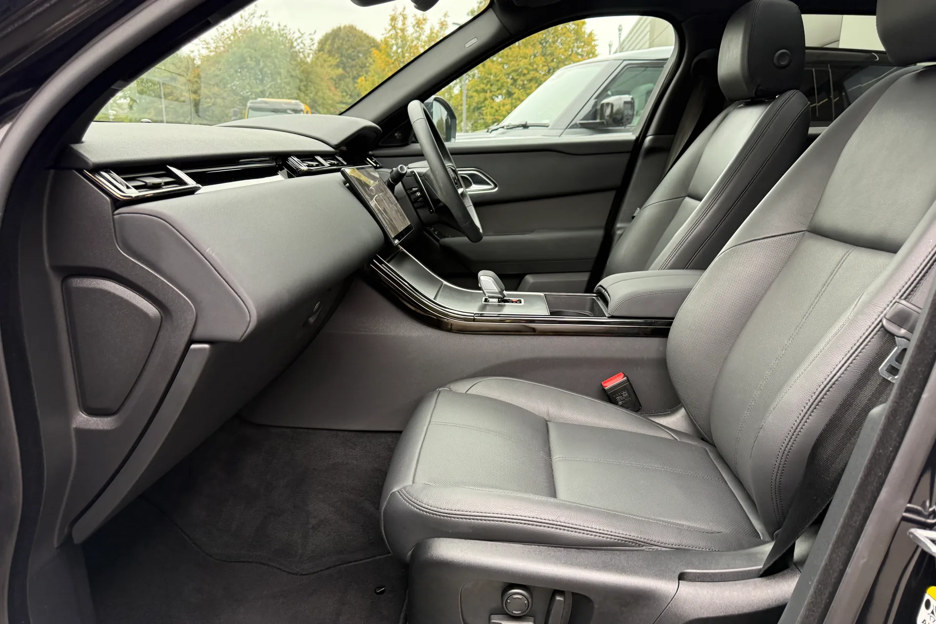 LAND ROVER RANGE ROVER VELAR thumbnail image number 10