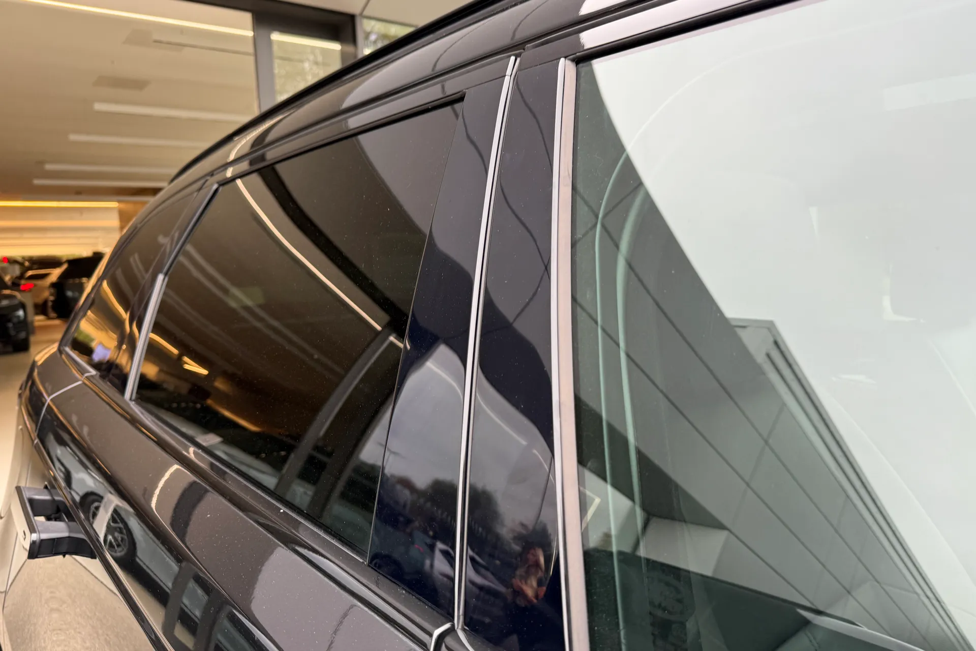 LAND ROVER RANGE ROVER VELAR thumbnail image number 24