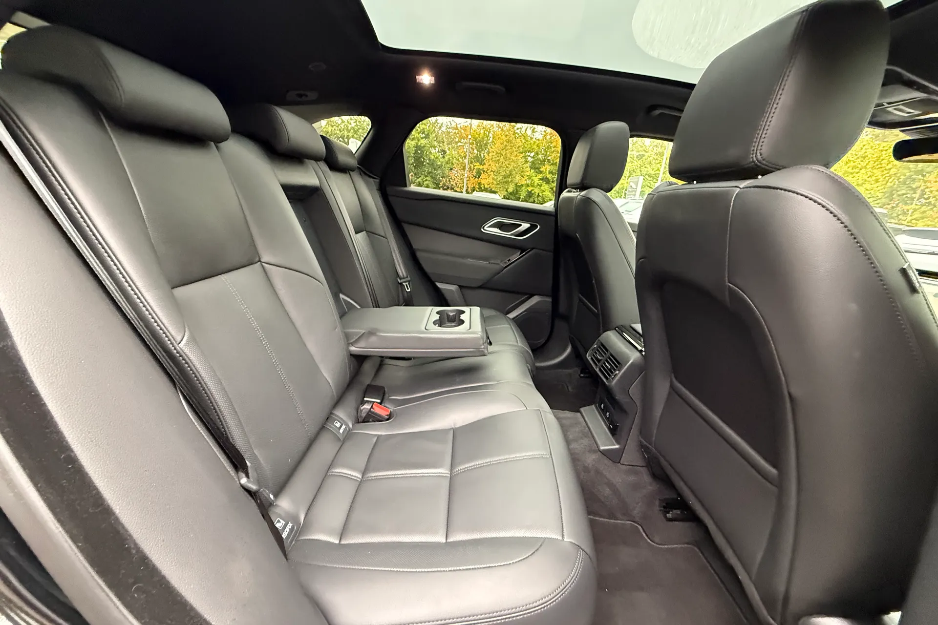 LAND ROVER RANGE ROVER VELAR thumbnail image number 40