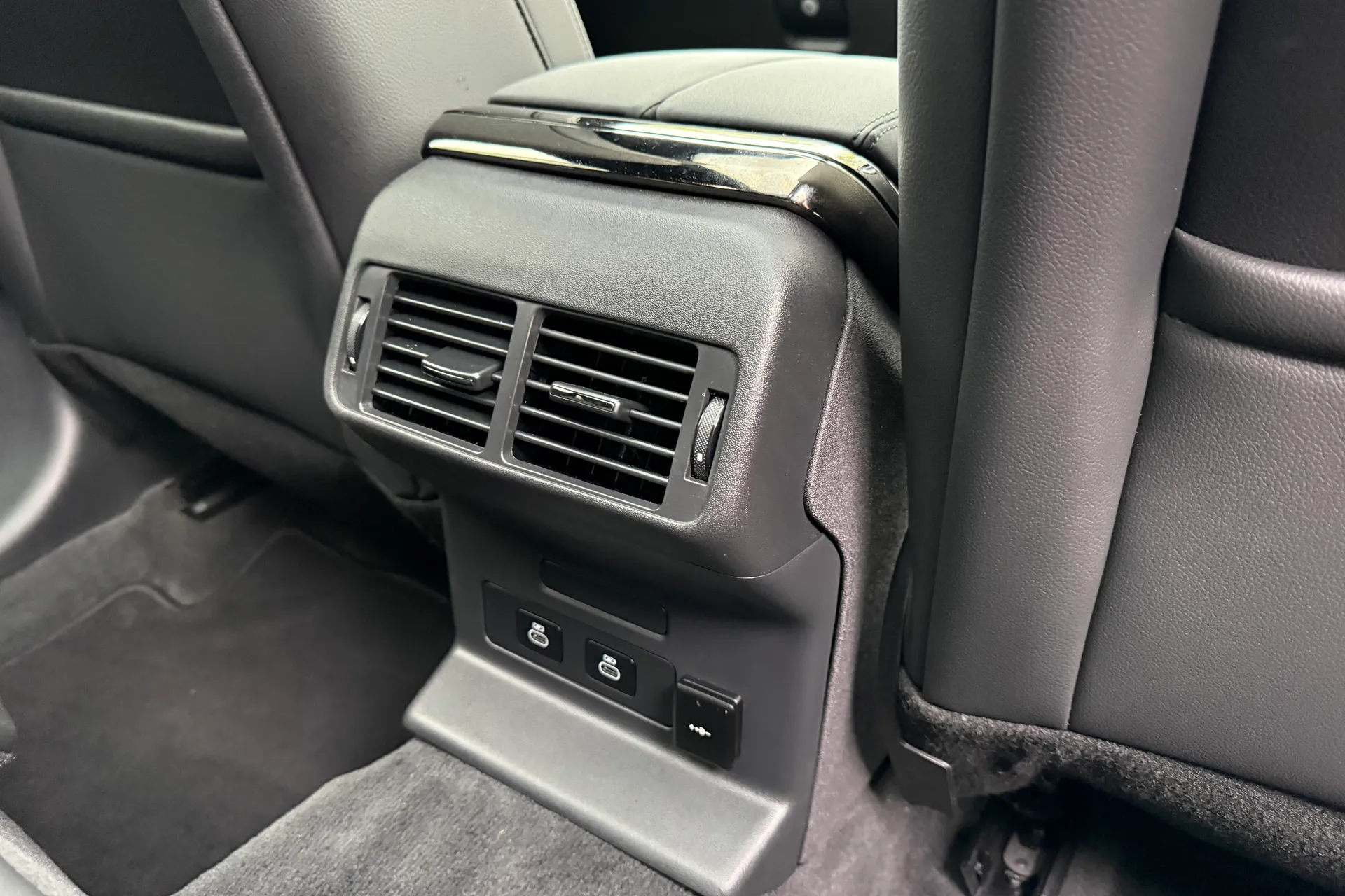 LAND ROVER RANGE ROVER VELAR thumbnail image number 33